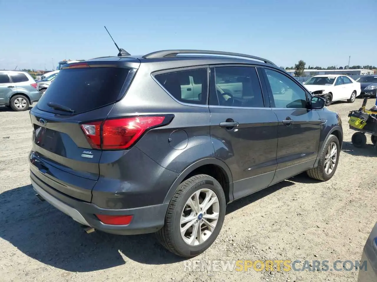 3 Photograph of a damaged car 1FMCU0HD0KUB82668 FORD ESCAPE 2019