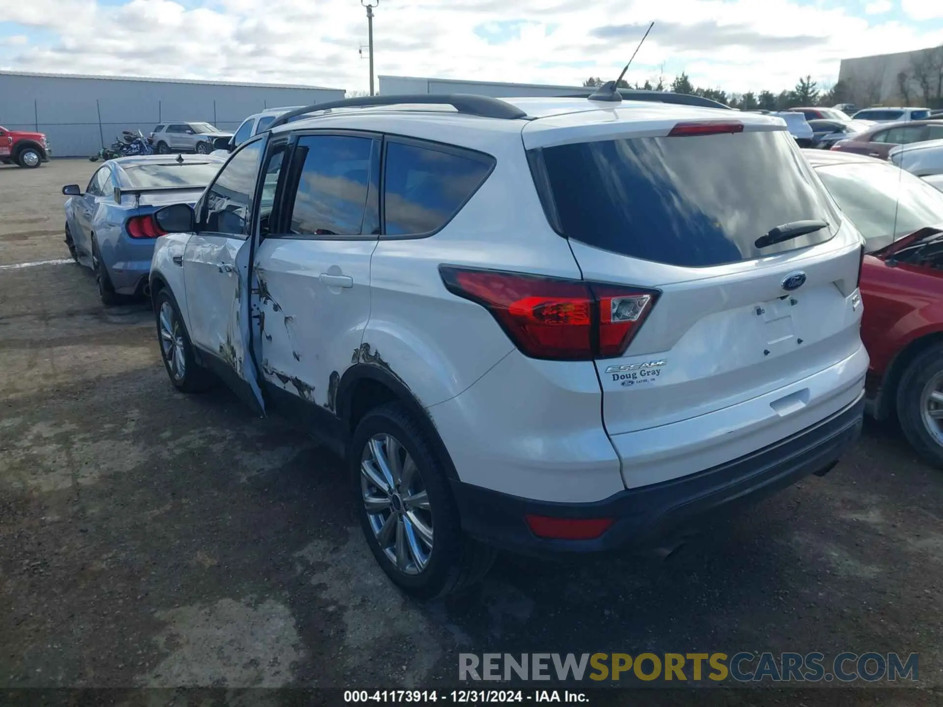 3 Фотография поврежденного автомобиля 1FMCU0HD1KUC52839 FORD ESCAPE 2019