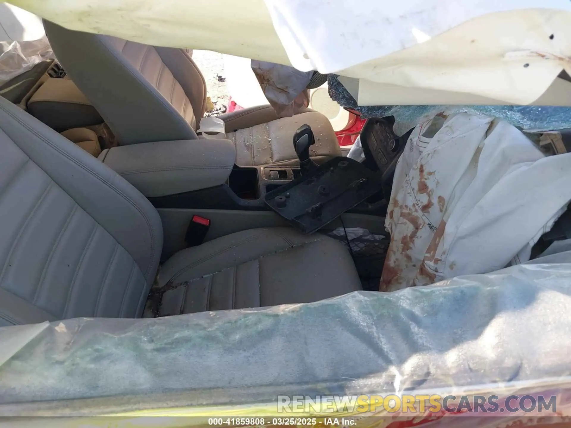 5 Photograph of a damaged car 1FMCU0HD2KUC32177 FORD ESCAPE 2019