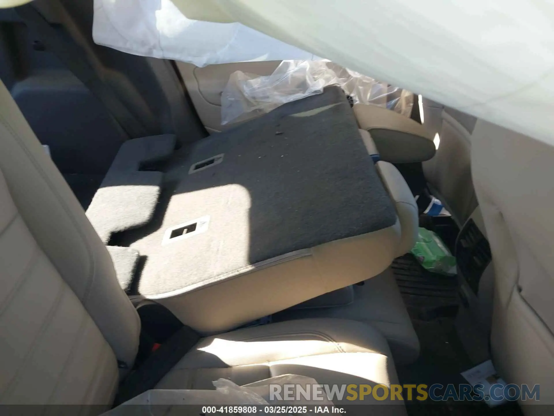 8 Photograph of a damaged car 1FMCU0HD2KUC32177 FORD ESCAPE 2019