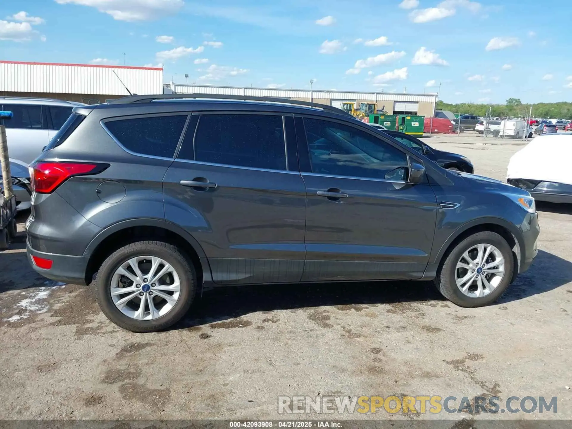 13 Photograph of a damaged car 1FMCU0HD2KUC52834 FORD ESCAPE 2019