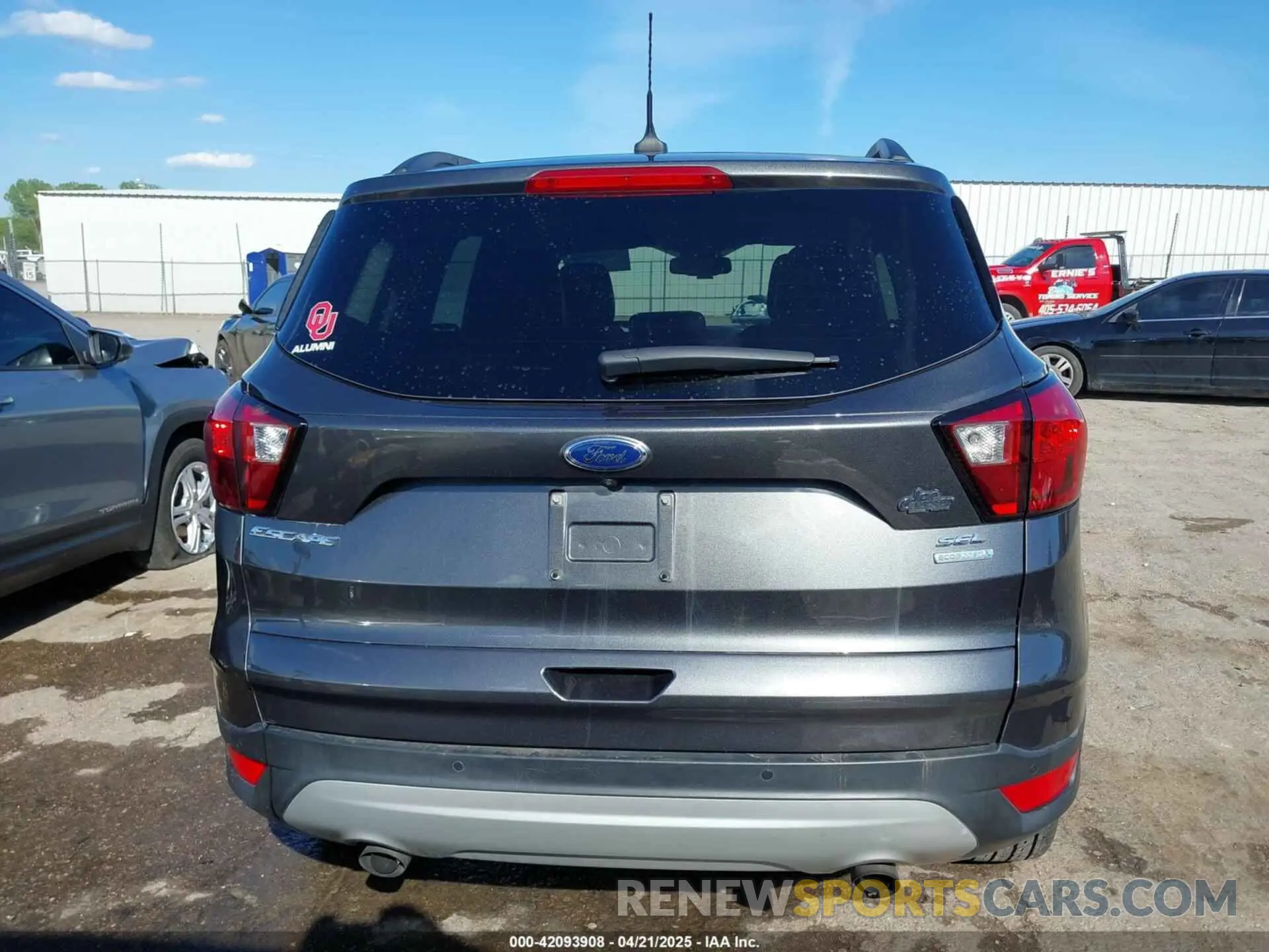 16 Photograph of a damaged car 1FMCU0HD2KUC52834 FORD ESCAPE 2019