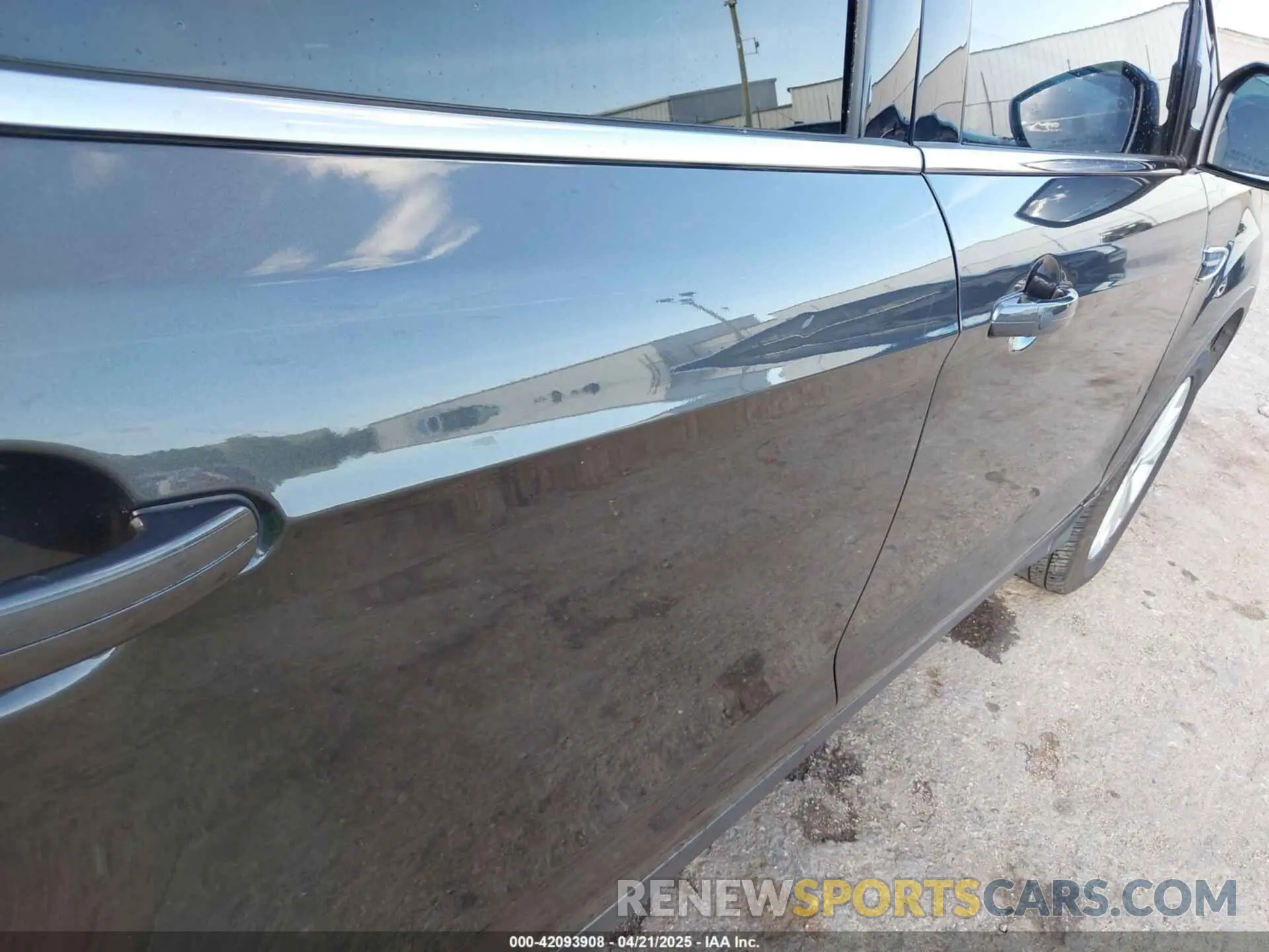 18 Photograph of a damaged car 1FMCU0HD2KUC52834 FORD ESCAPE 2019
