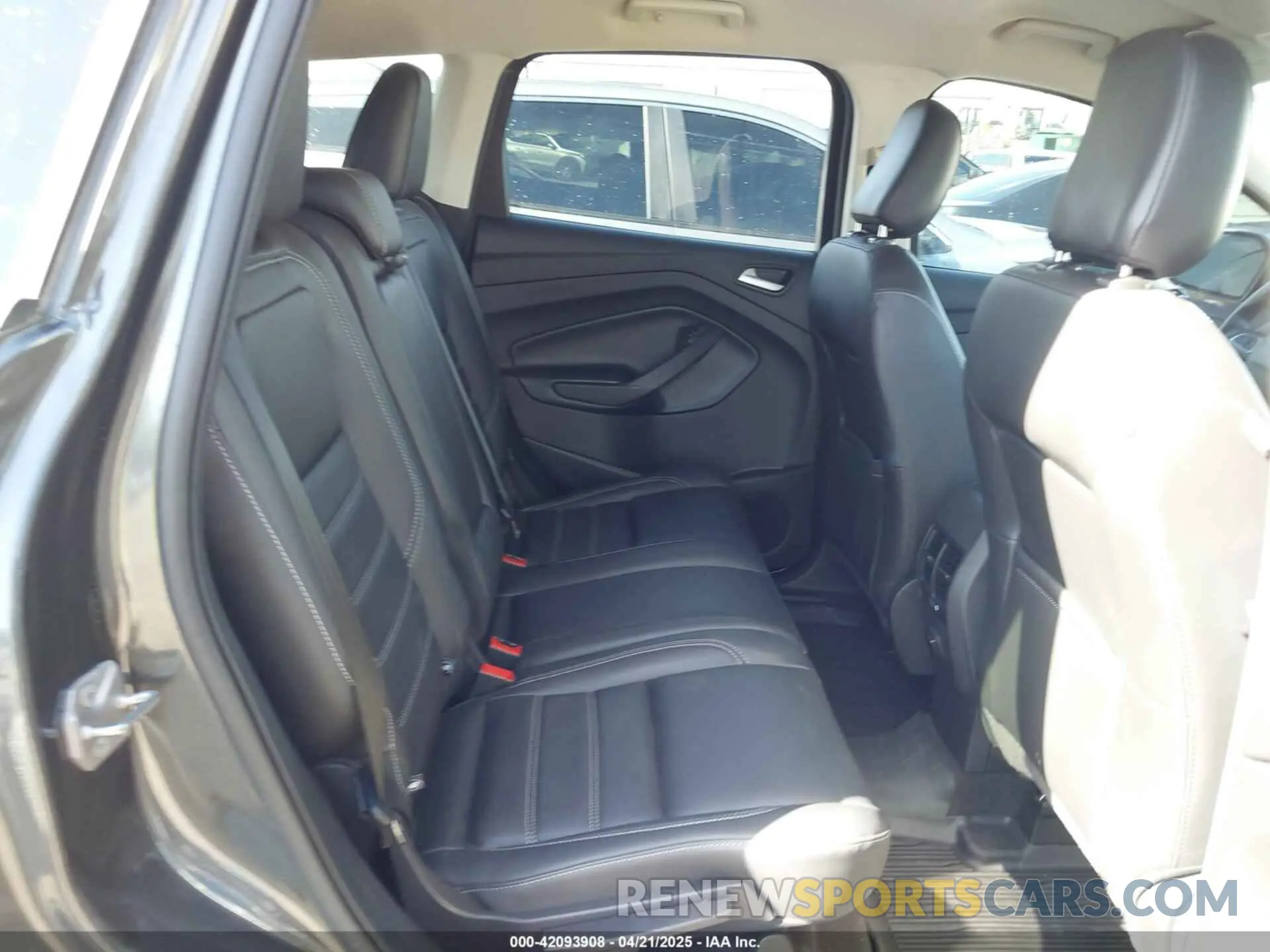 8 Photograph of a damaged car 1FMCU0HD2KUC52834 FORD ESCAPE 2019