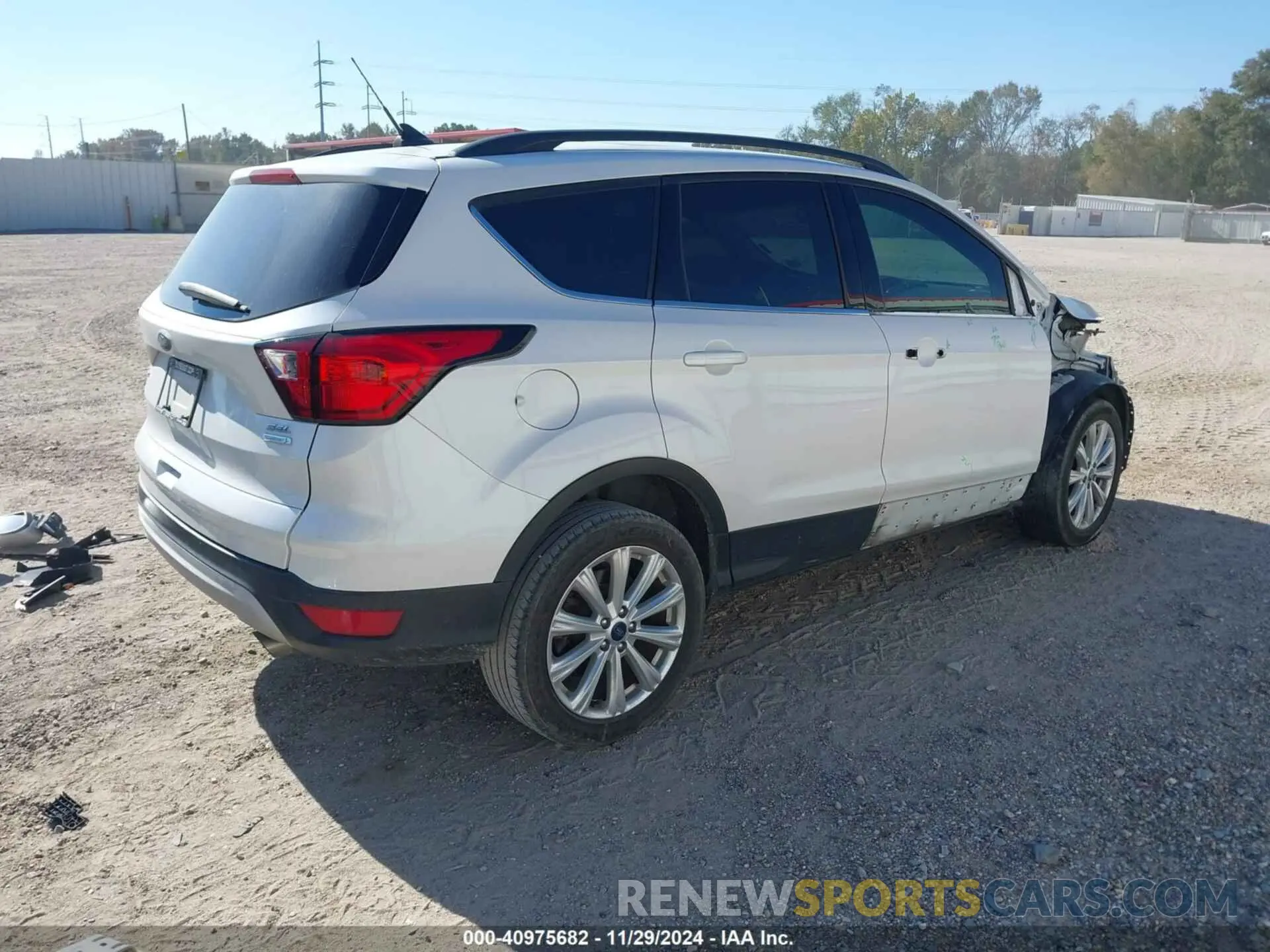 4 Фотография поврежденного автомобиля 1FMCU0HD3KUB94667 FORD ESCAPE 2019