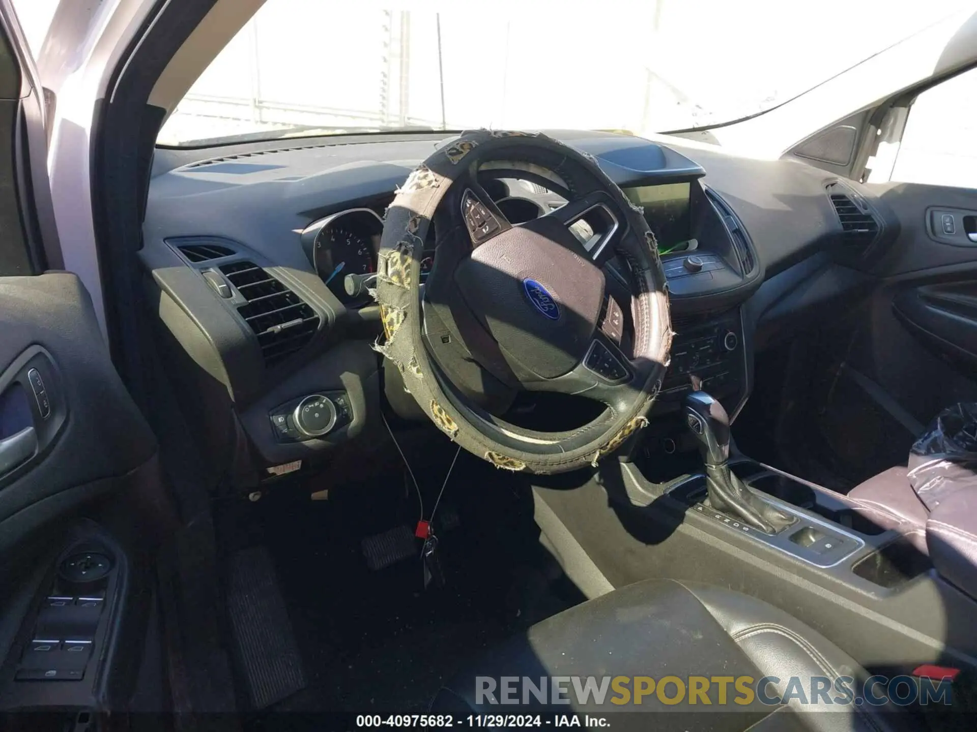 5 Фотография поврежденного автомобиля 1FMCU0HD3KUB94667 FORD ESCAPE 2019