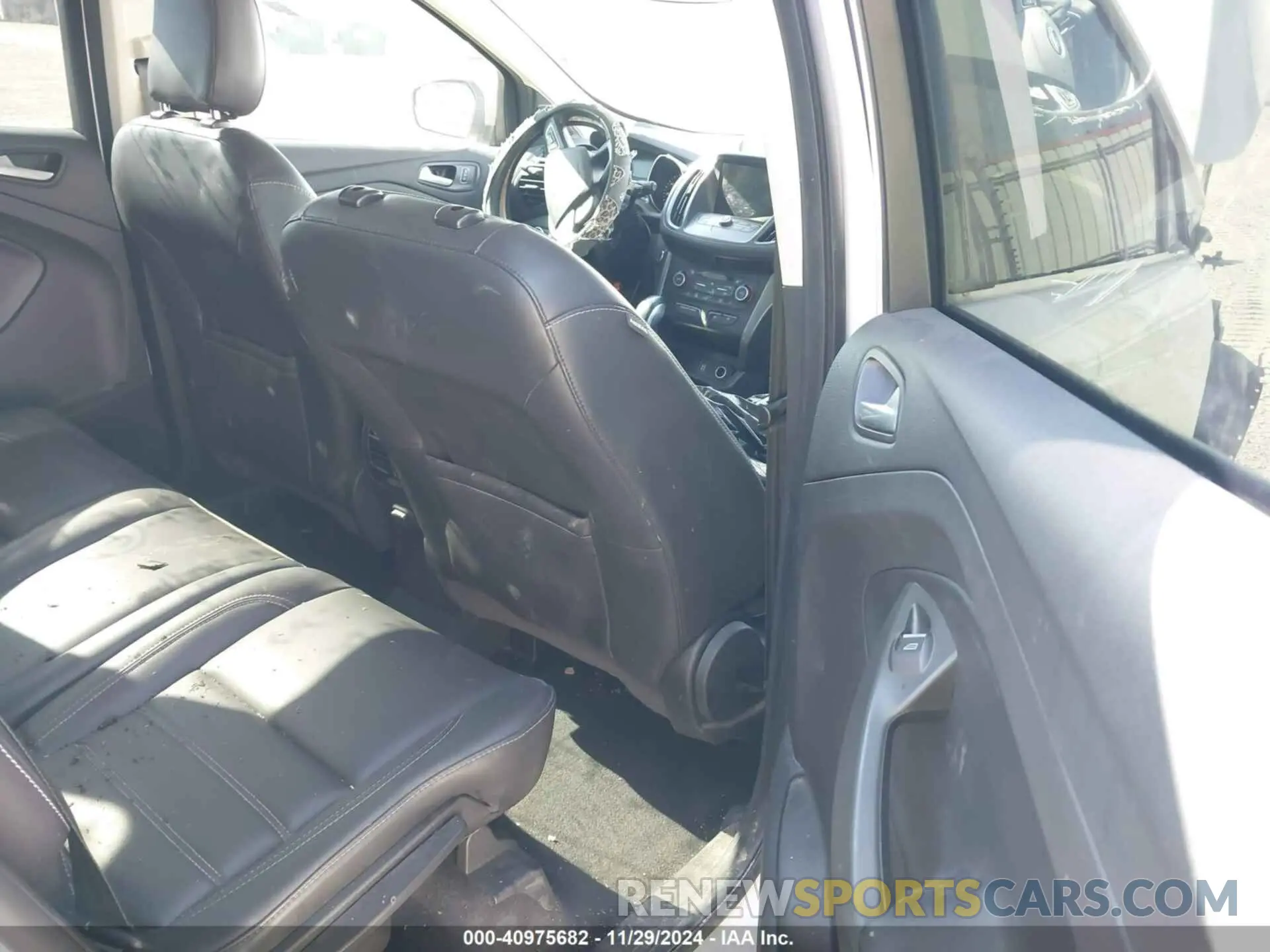 8 Фотография поврежденного автомобиля 1FMCU0HD3KUB94667 FORD ESCAPE 2019