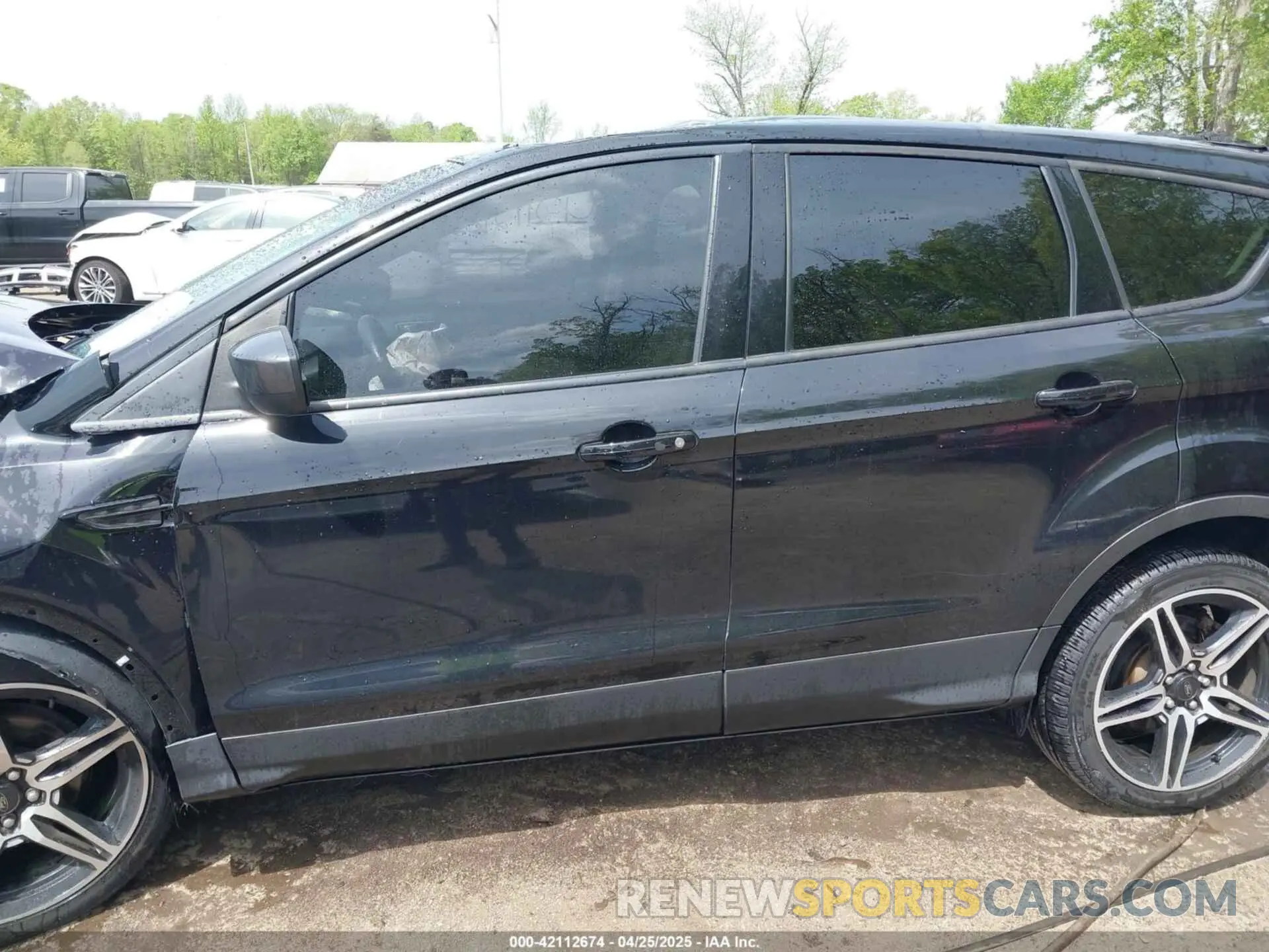 15 Photograph of a damaged car 1FMCU0HD3KUC47335 FORD ESCAPE 2019