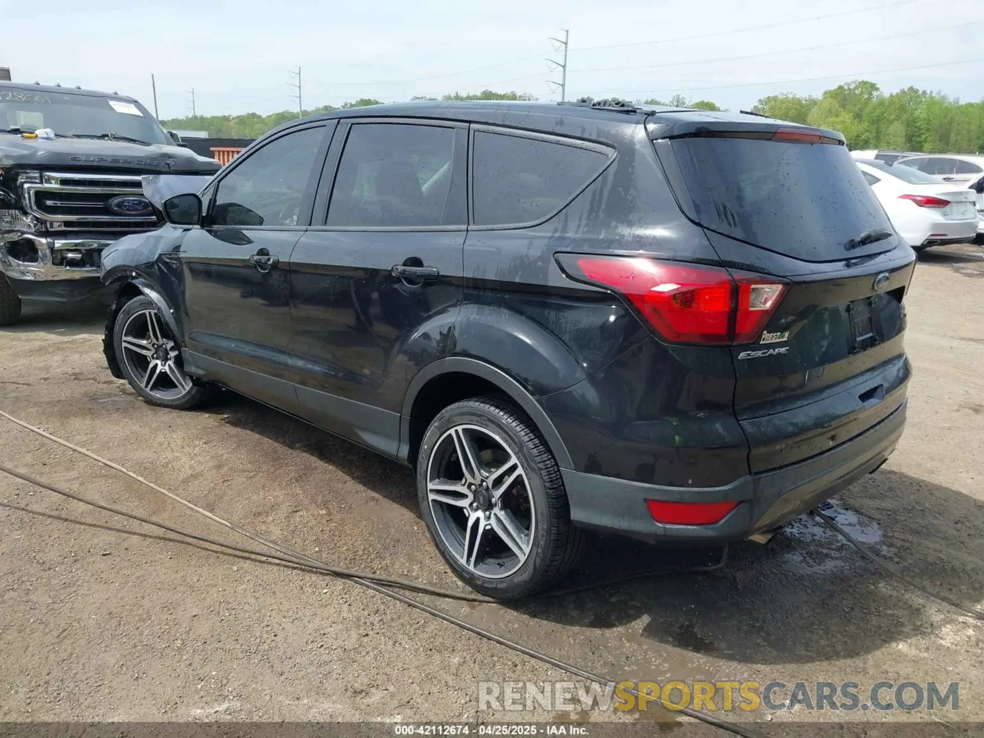 3 Photograph of a damaged car 1FMCU0HD3KUC47335 FORD ESCAPE 2019