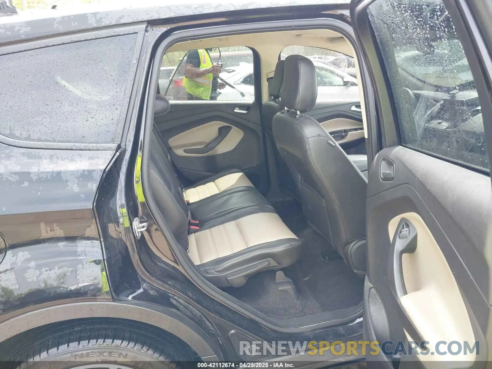 8 Photograph of a damaged car 1FMCU0HD3KUC47335 FORD ESCAPE 2019