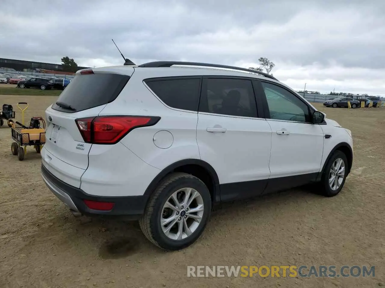 3 Photograph of a damaged car 1FMCU0HD4KUC31354 FORD ESCAPE 2019
