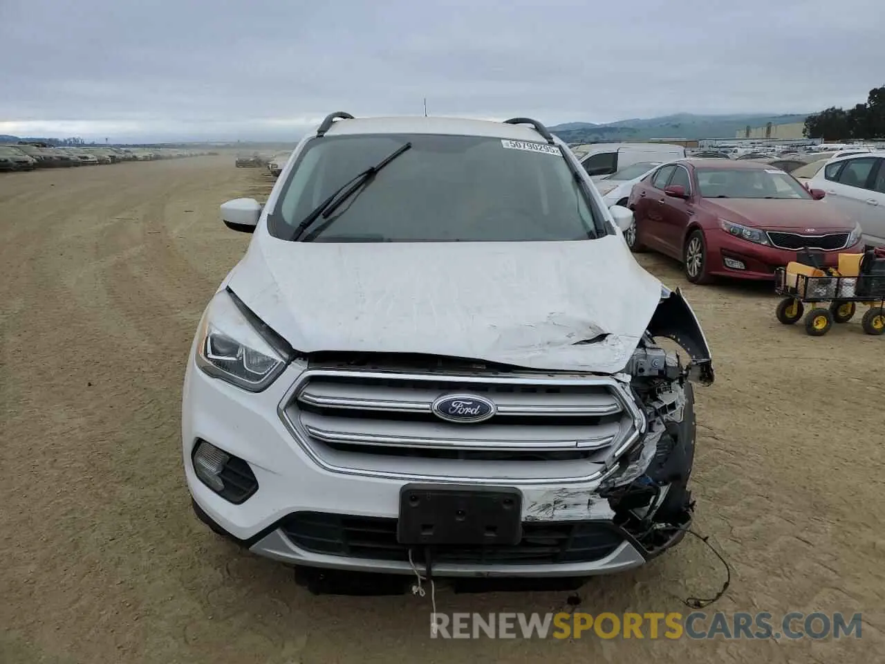 5 Photograph of a damaged car 1FMCU0HD4KUC31354 FORD ESCAPE 2019