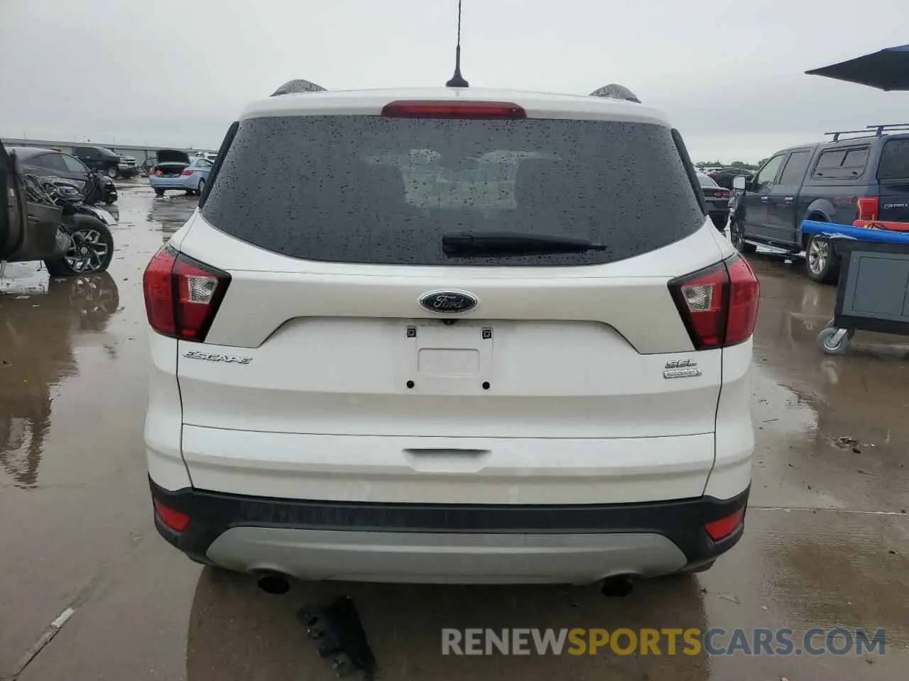 6 Photograph of a damaged car 1FMCU0HD5KUA53485 FORD ESCAPE 2019