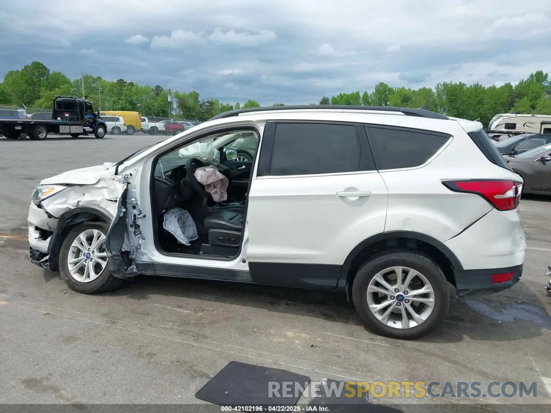 15 Фотография поврежденного автомобиля 1FMCU0HD5KUB20523 FORD ESCAPE 2019