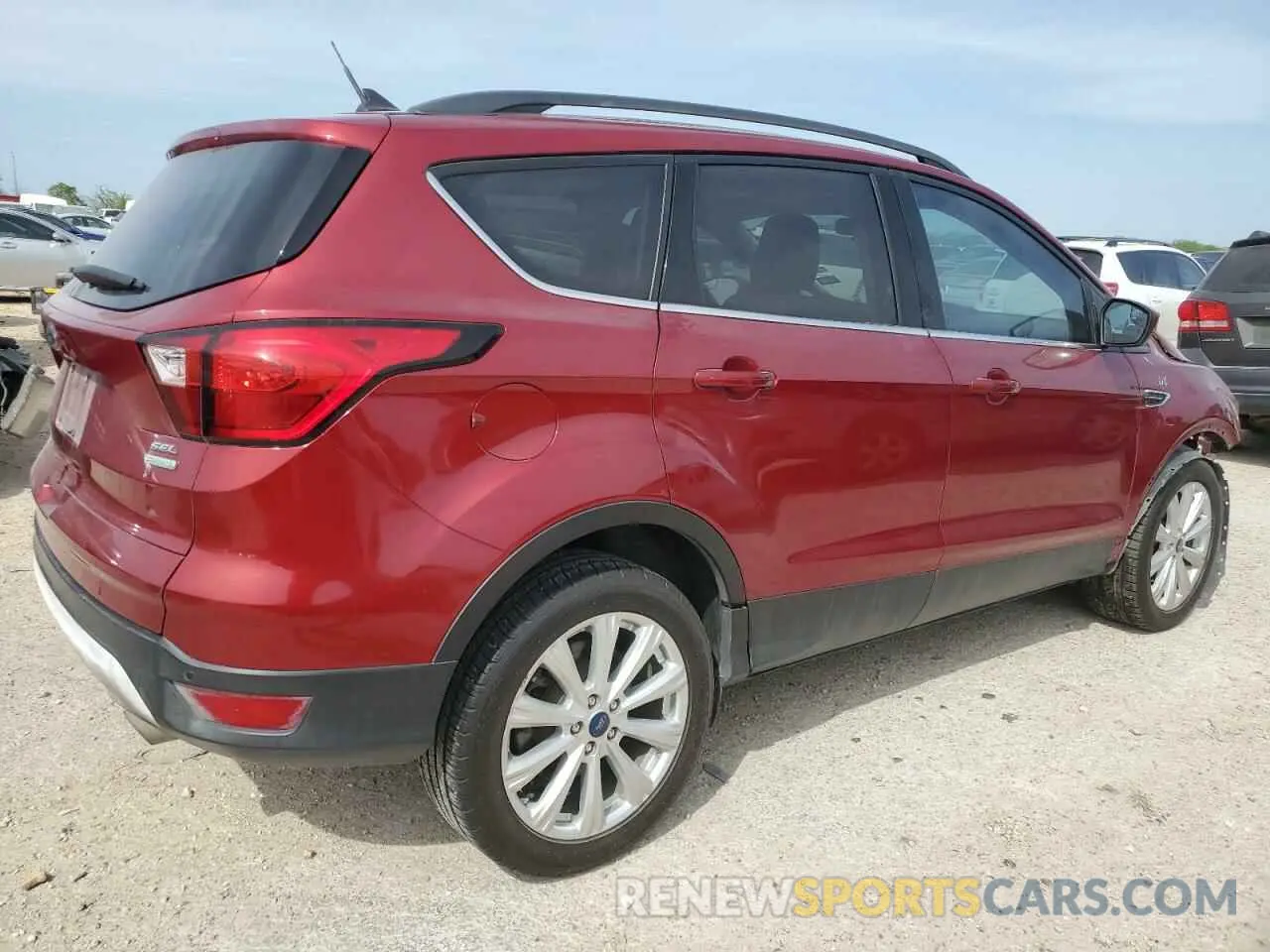 3 Фотография поврежденного автомобиля 1FMCU0HD5KUB77806 FORD ESCAPE 2019