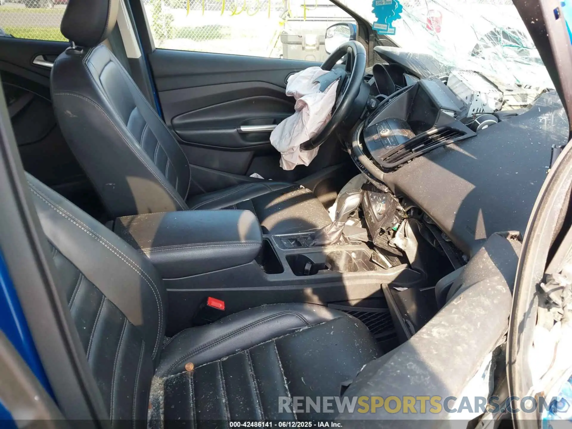 5 Photograph of a damaged car 1FMCU0HD6KUA02173 FORD ESCAPE 2019