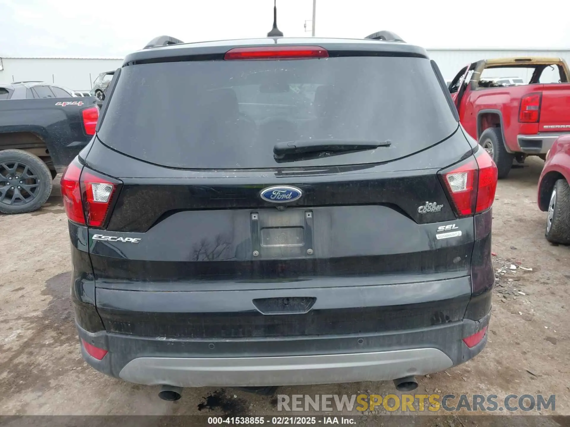 17 Photograph of a damaged car 1FMCU0HD7KUB00659 FORD ESCAPE 2019