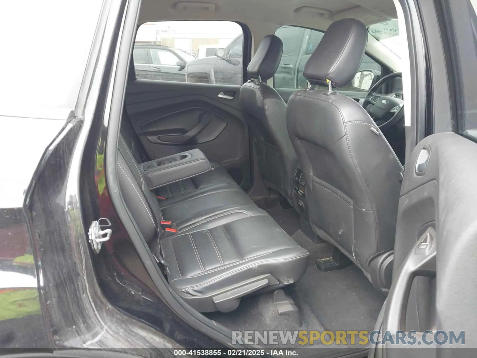 8 Photograph of a damaged car 1FMCU0HD7KUB00659 FORD ESCAPE 2019