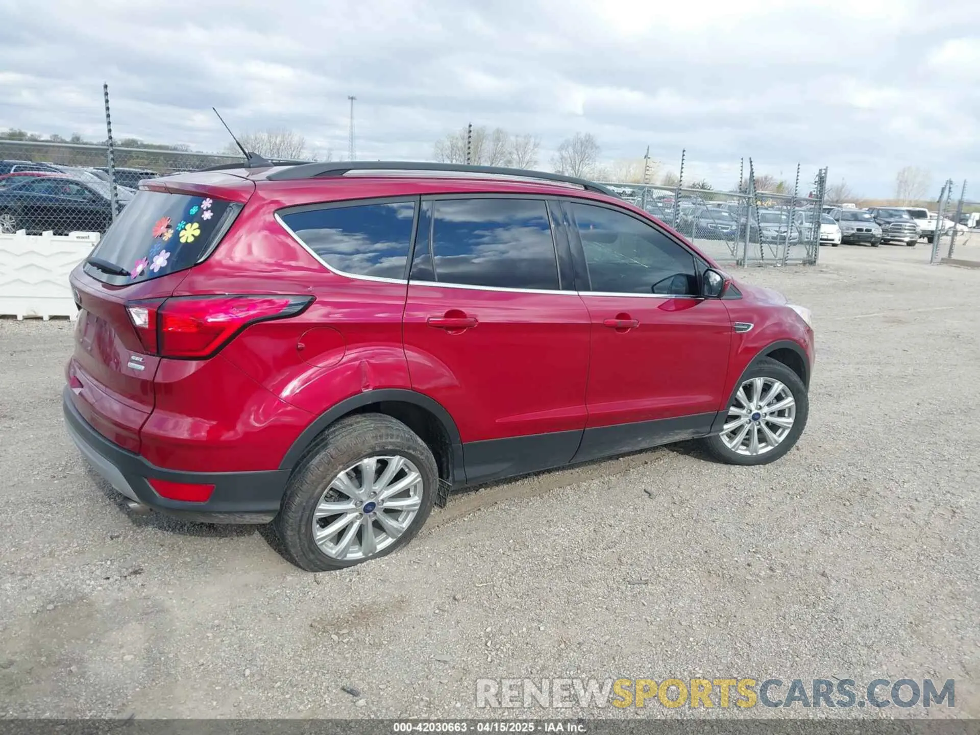 4 Фотография поврежденного автомобиля 1FMCU0HD7KUB50333 FORD ESCAPE 2019