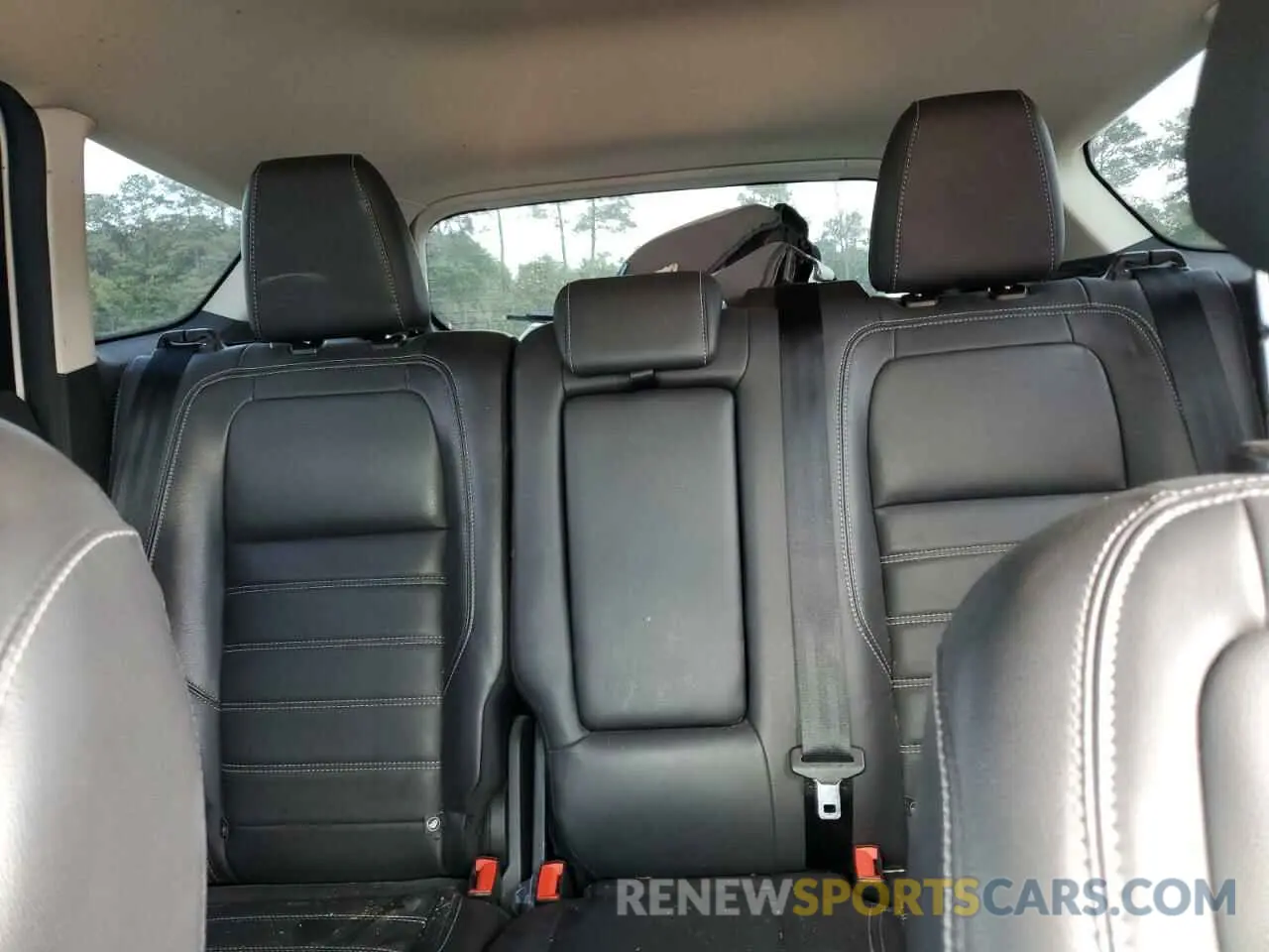 10 Photograph of a damaged car 1FMCU0HD7KUB75152 FORD ESCAPE 2019