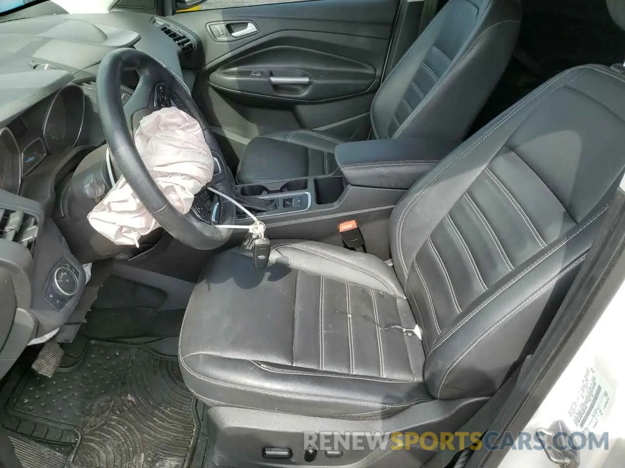 7 Photograph of a damaged car 1FMCU0HD7KUB75152 FORD ESCAPE 2019