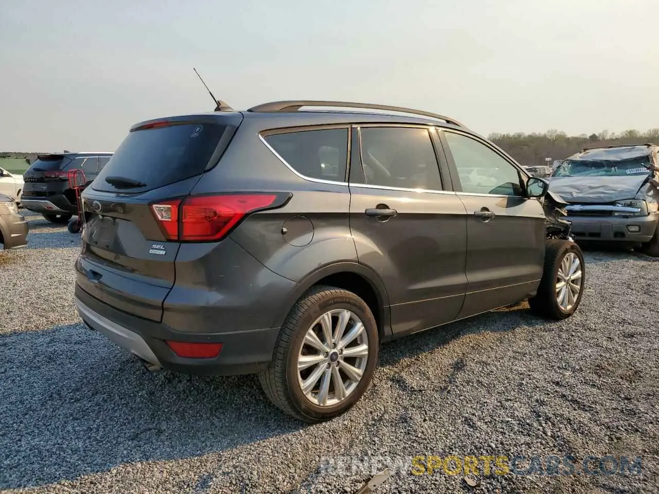 3 Photograph of a damaged car 1FMCU0HD7KUB84563 FORD ESCAPE 2019