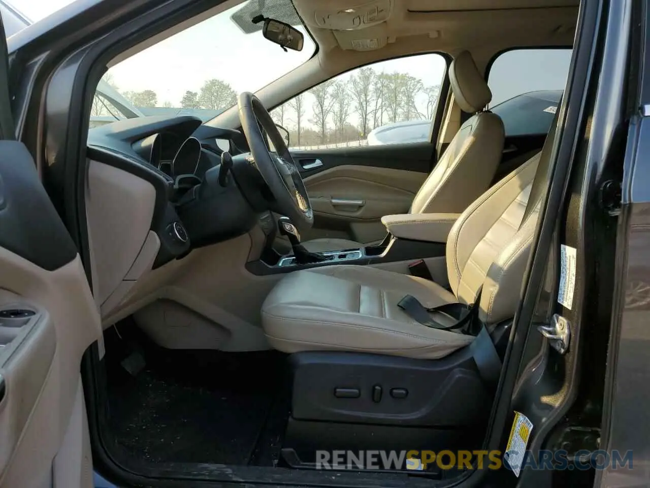 7 Photograph of a damaged car 1FMCU0HD7KUB84563 FORD ESCAPE 2019
