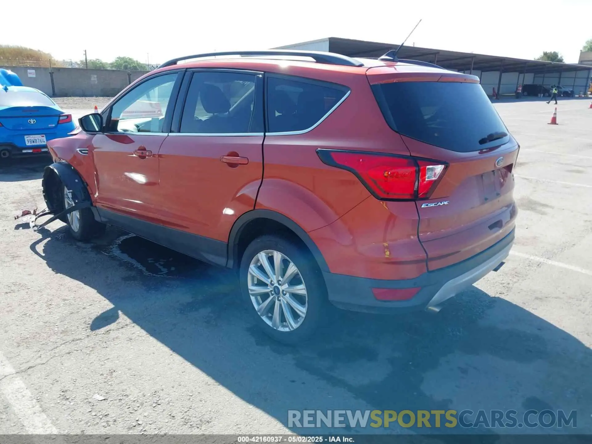3 Photograph of a damaged car 1FMCU0HD8KUB65164 FORD ESCAPE 2019