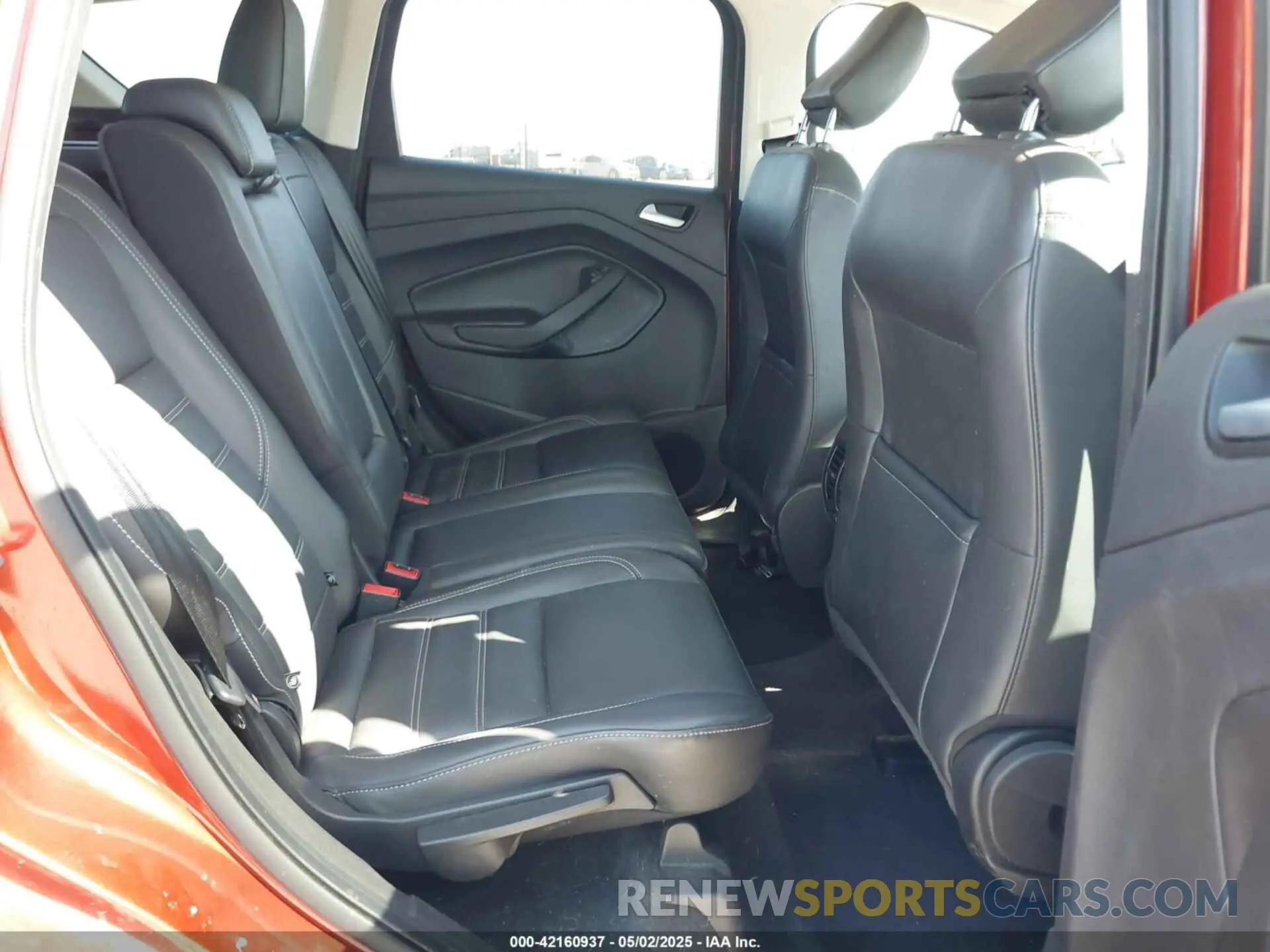 8 Photograph of a damaged car 1FMCU0HD8KUB65164 FORD ESCAPE 2019