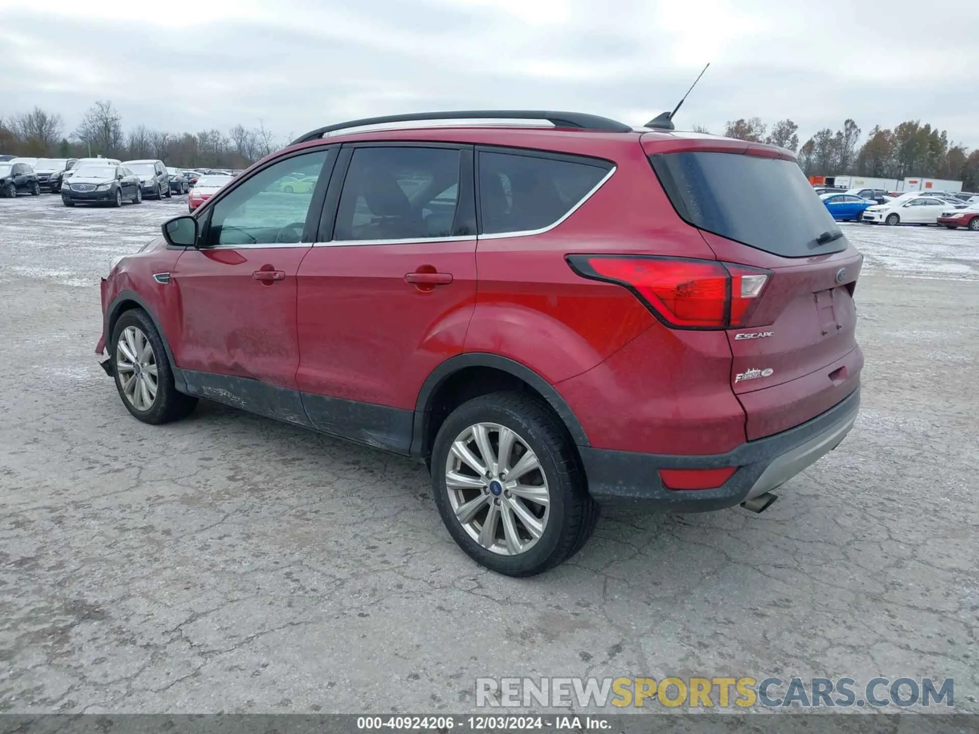 3 Фотография поврежденного автомобиля 1FMCU0HD8KUC23323 FORD ESCAPE 2019