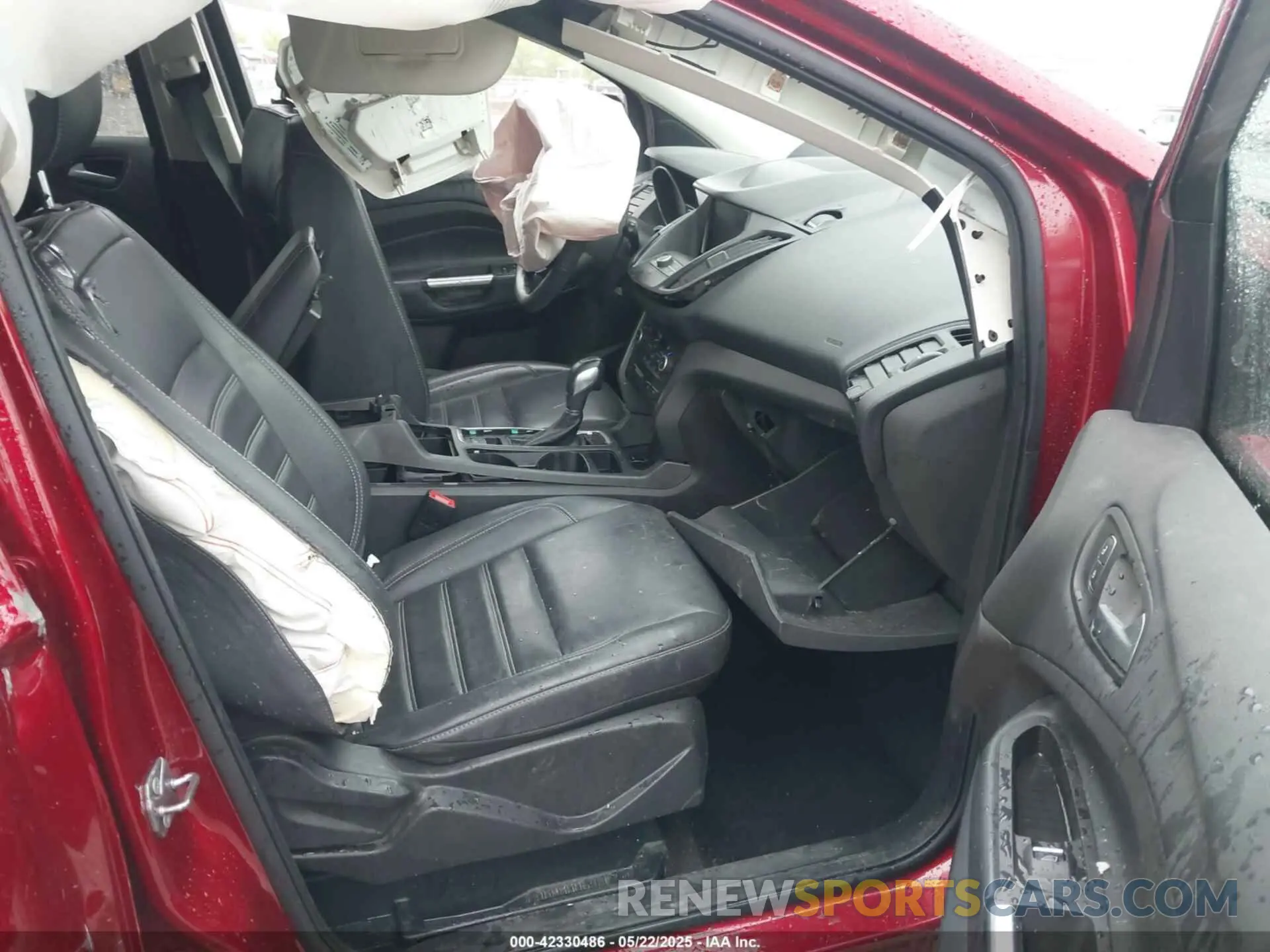 5 Photograph of a damaged car 1FMCU0HD9KUA14222 FORD ESCAPE 2019