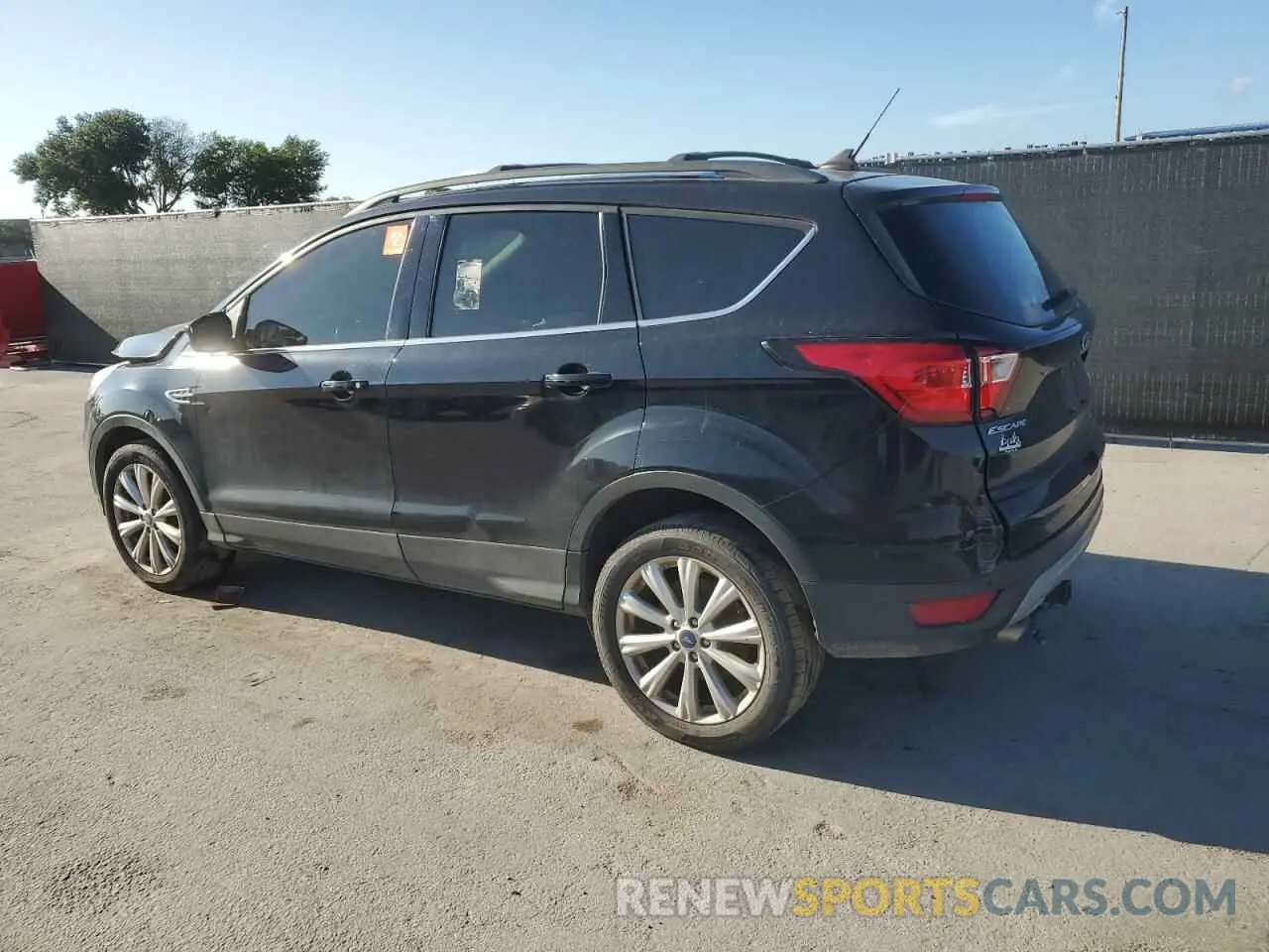 2 Photograph of a damaged car 1FMCU0HDXKUA49934 FORD ESCAPE 2019