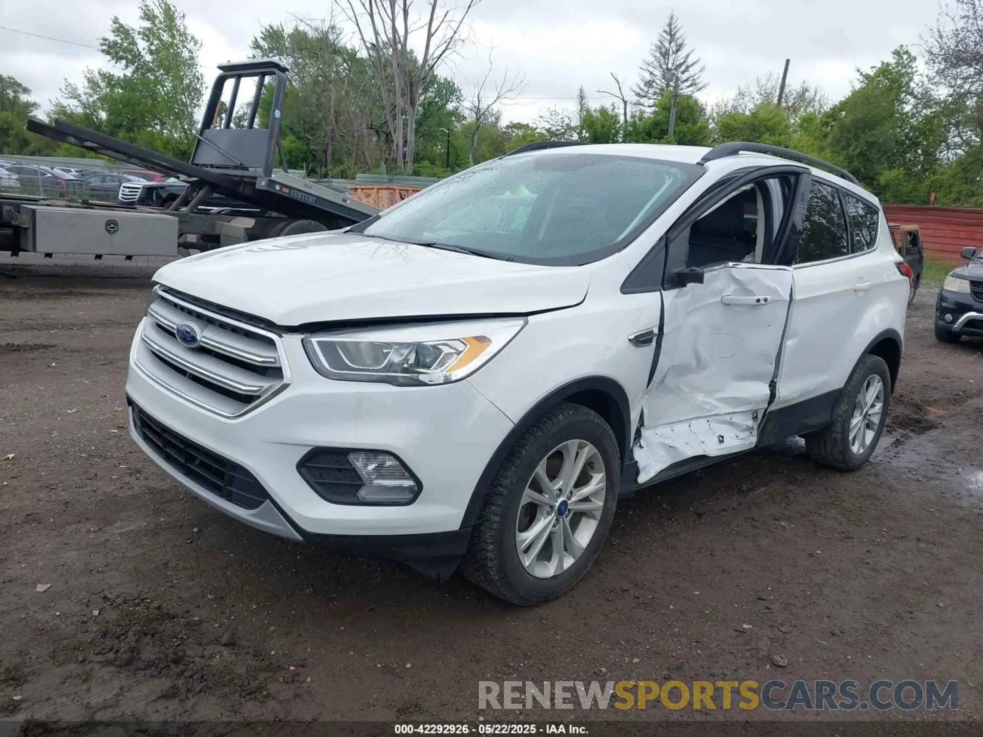 2 Photograph of a damaged car 1FMCU0HDXKUA77863 FORD ESCAPE 2019