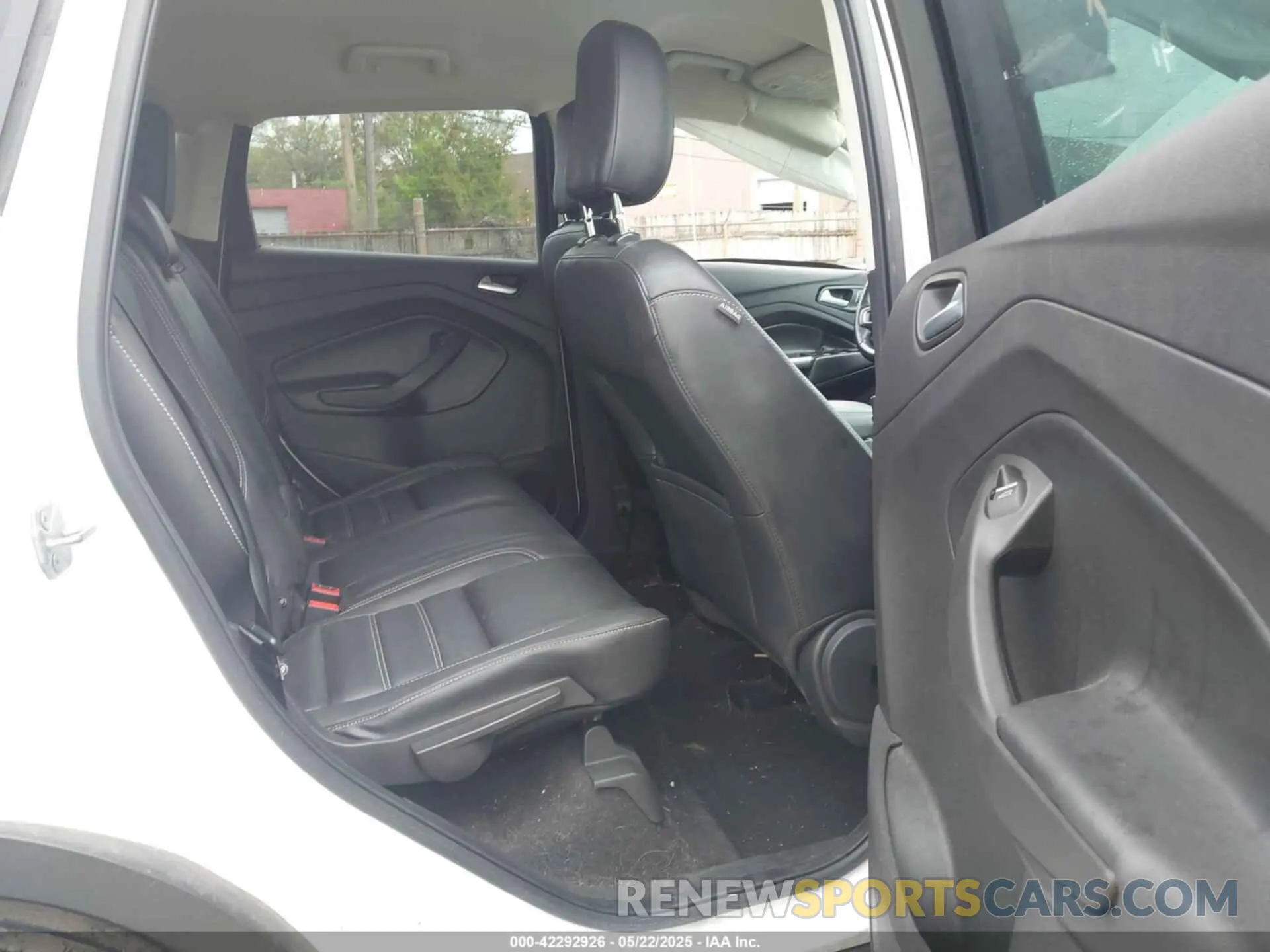 8 Photograph of a damaged car 1FMCU0HDXKUA77863 FORD ESCAPE 2019