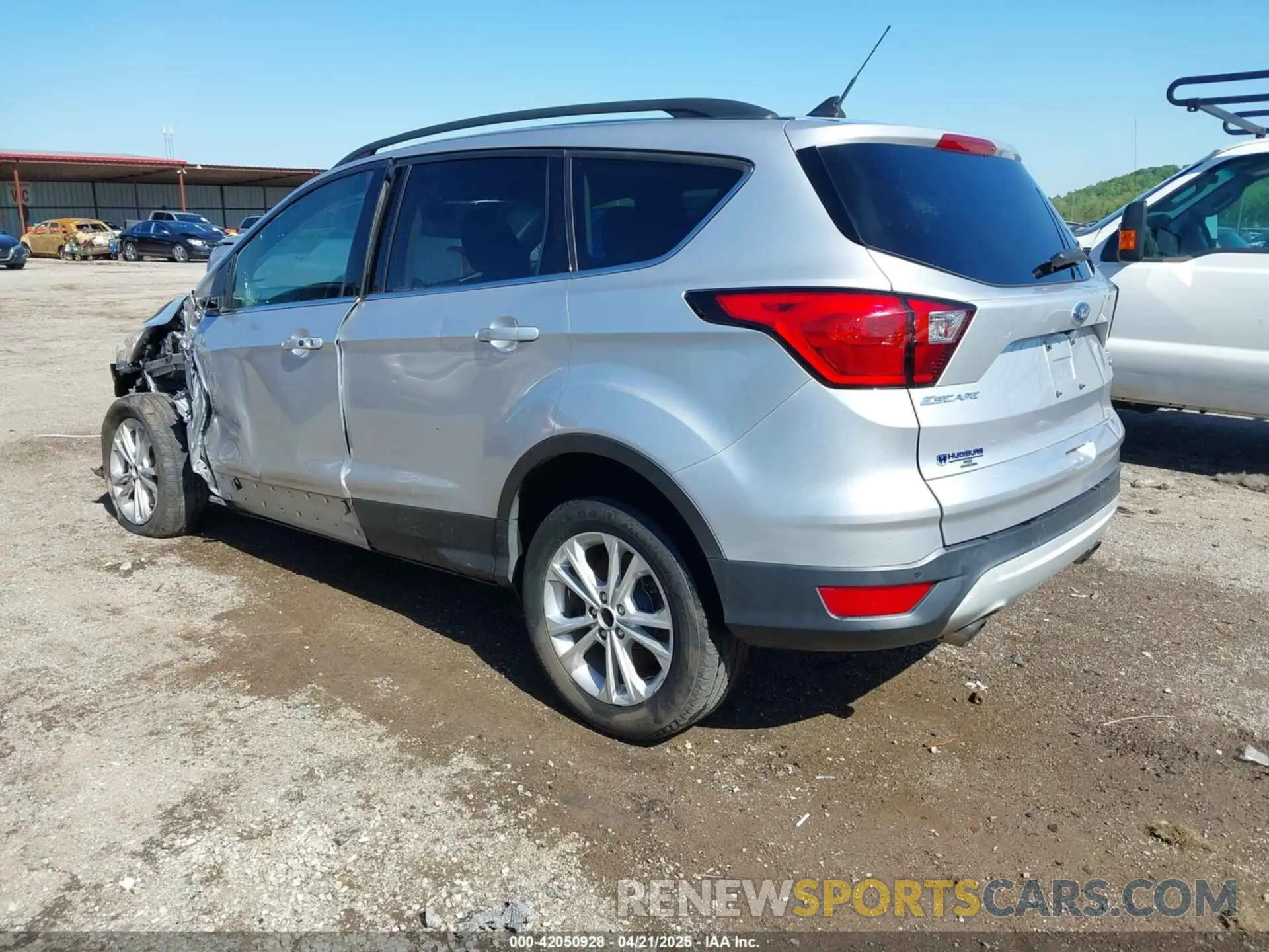 3 Photograph of a damaged car 1FMCU0HDXKUC08077 FORD ESCAPE 2019