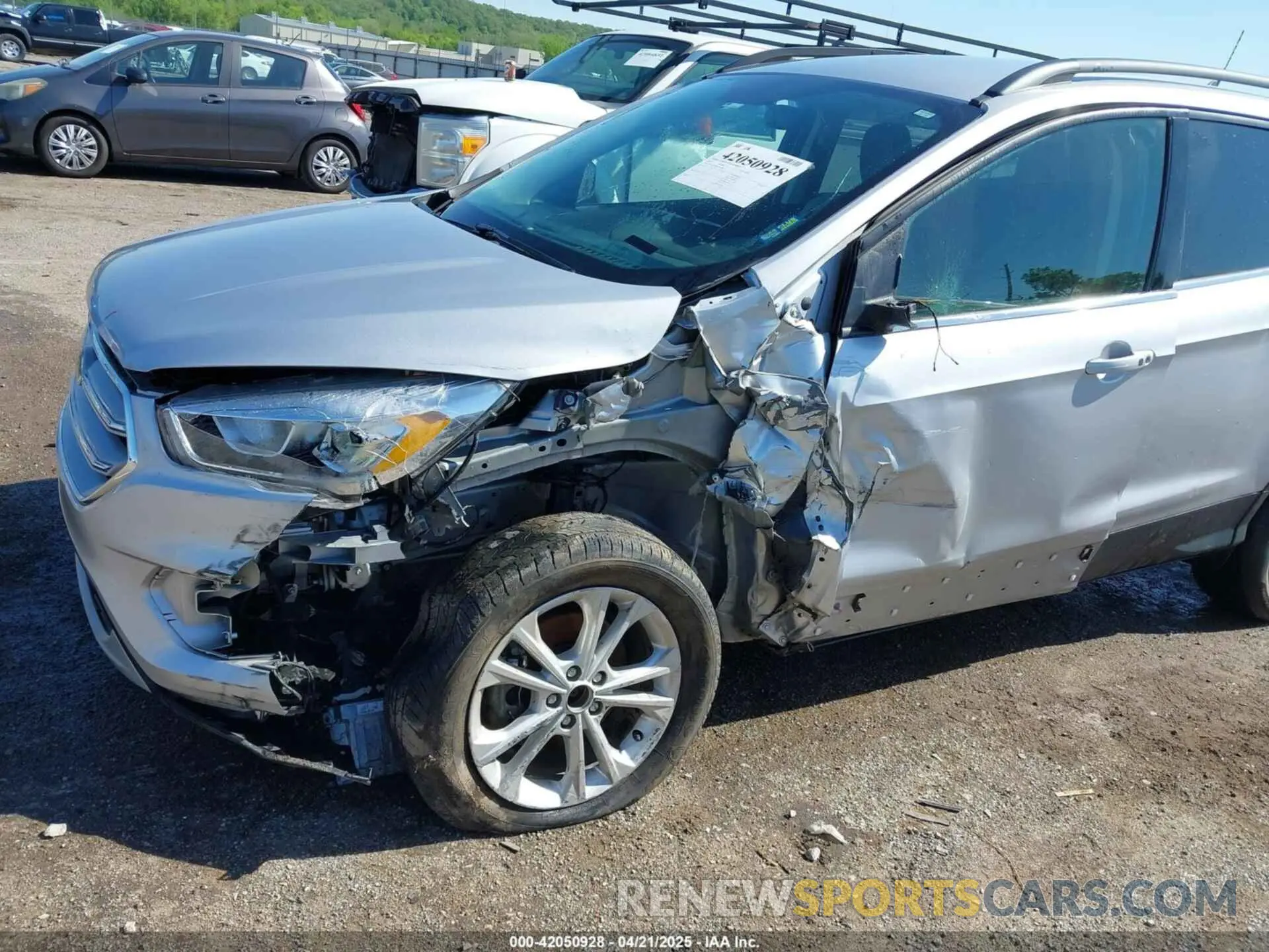 6 Photograph of a damaged car 1FMCU0HDXKUC08077 FORD ESCAPE 2019
