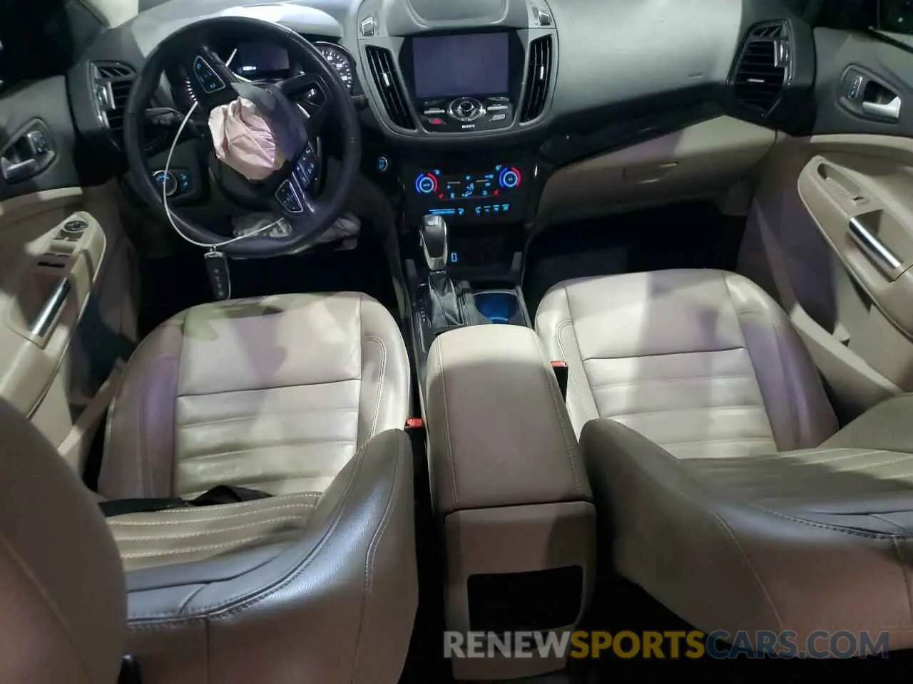 8 Photograph of a damaged car 1FMCU0J91KUB47689 FORD ESCAPE 2019