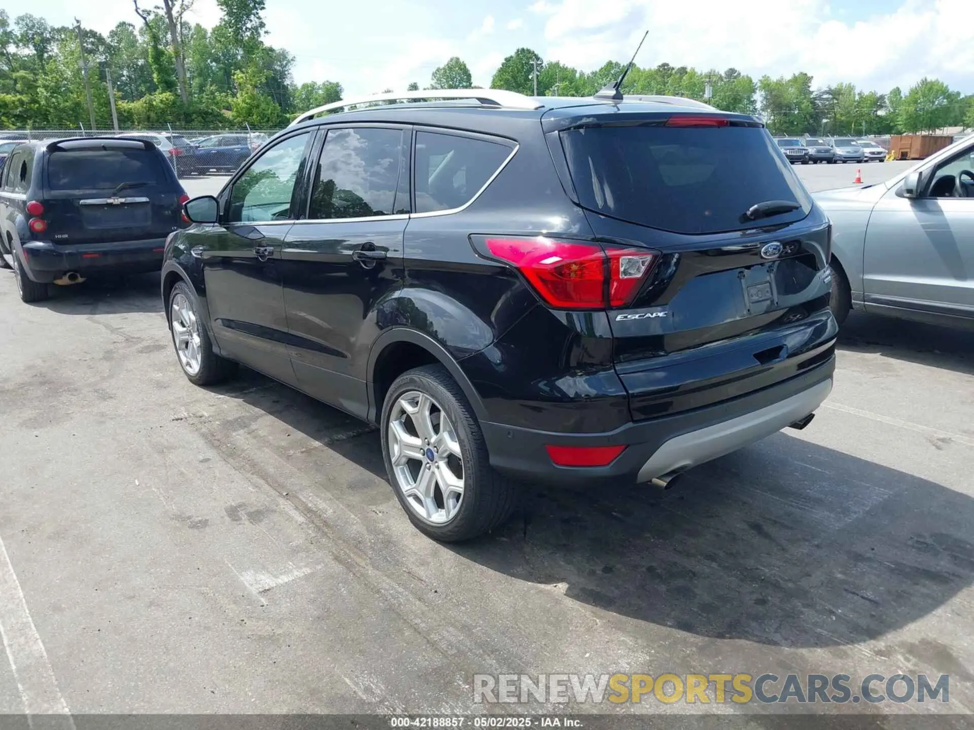 3 Фотография поврежденного автомобиля 1FMCU0J94KUB93601 FORD ESCAPE 2019