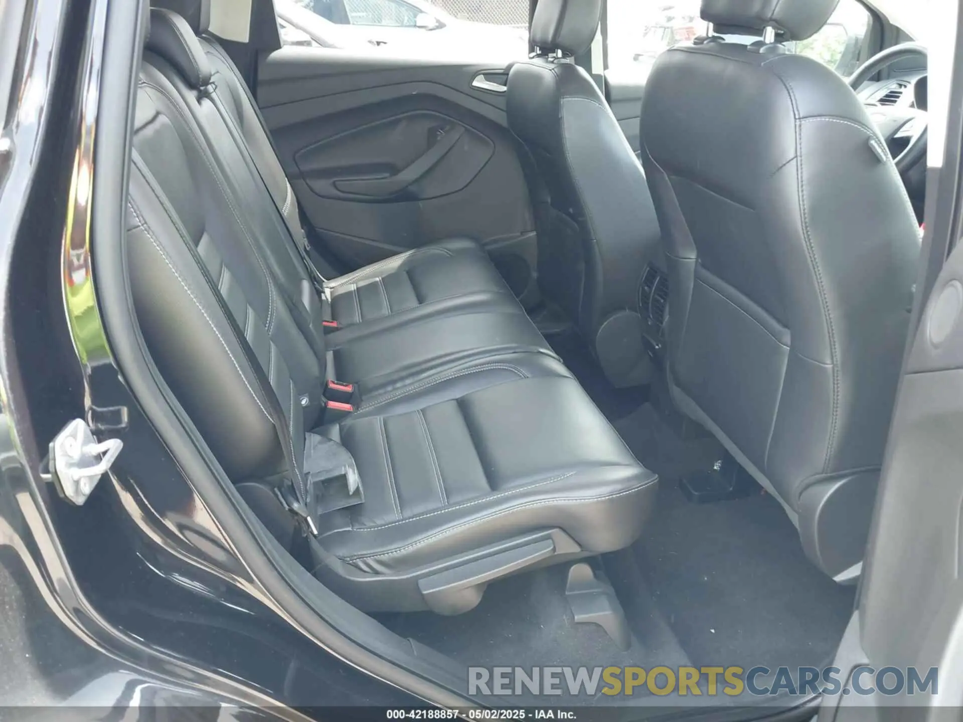 8 Фотография поврежденного автомобиля 1FMCU0J94KUB93601 FORD ESCAPE 2019