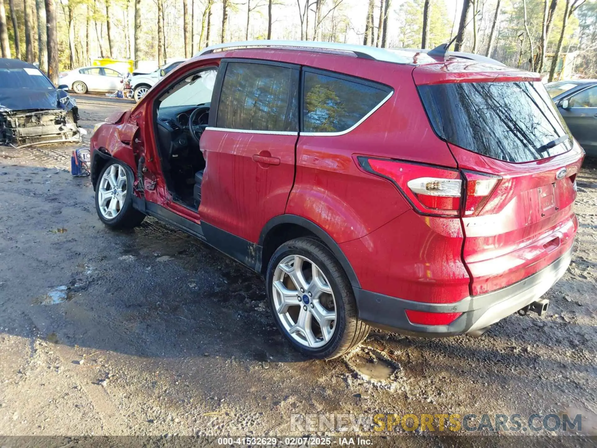 3 Photograph of a damaged car 1FMCU0J95KUA50852 FORD ESCAPE 2019