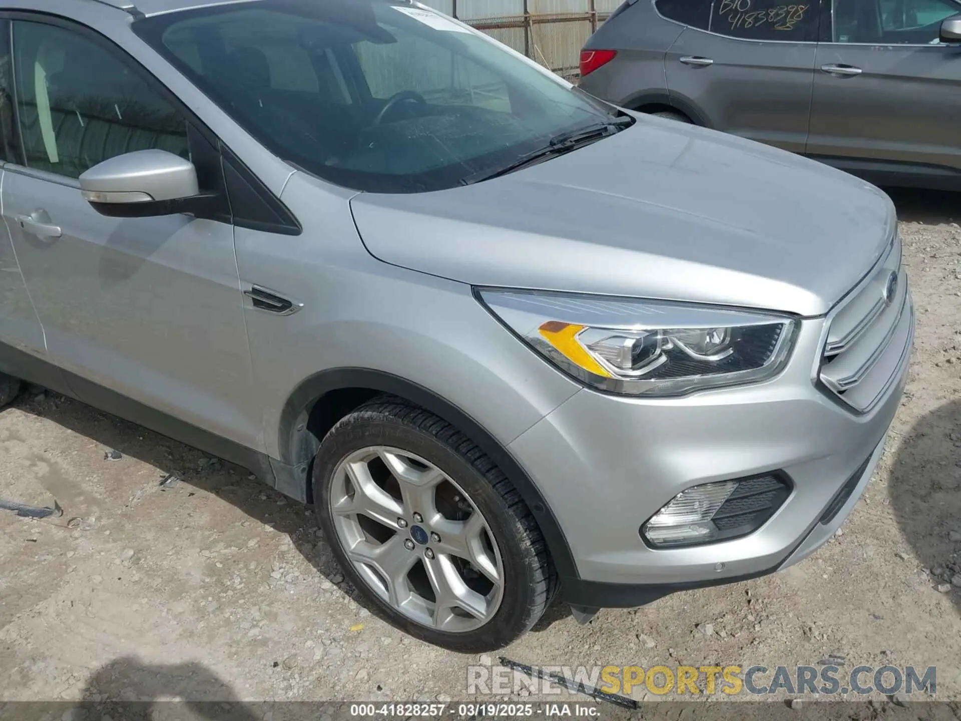 1 Фотография поврежденного автомобиля 1FMCU0J96KUA39858 FORD ESCAPE 2019