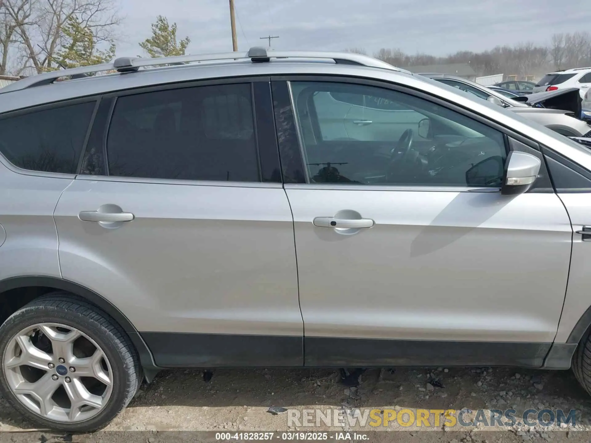 13 Фотография поврежденного автомобиля 1FMCU0J96KUA39858 FORD ESCAPE 2019