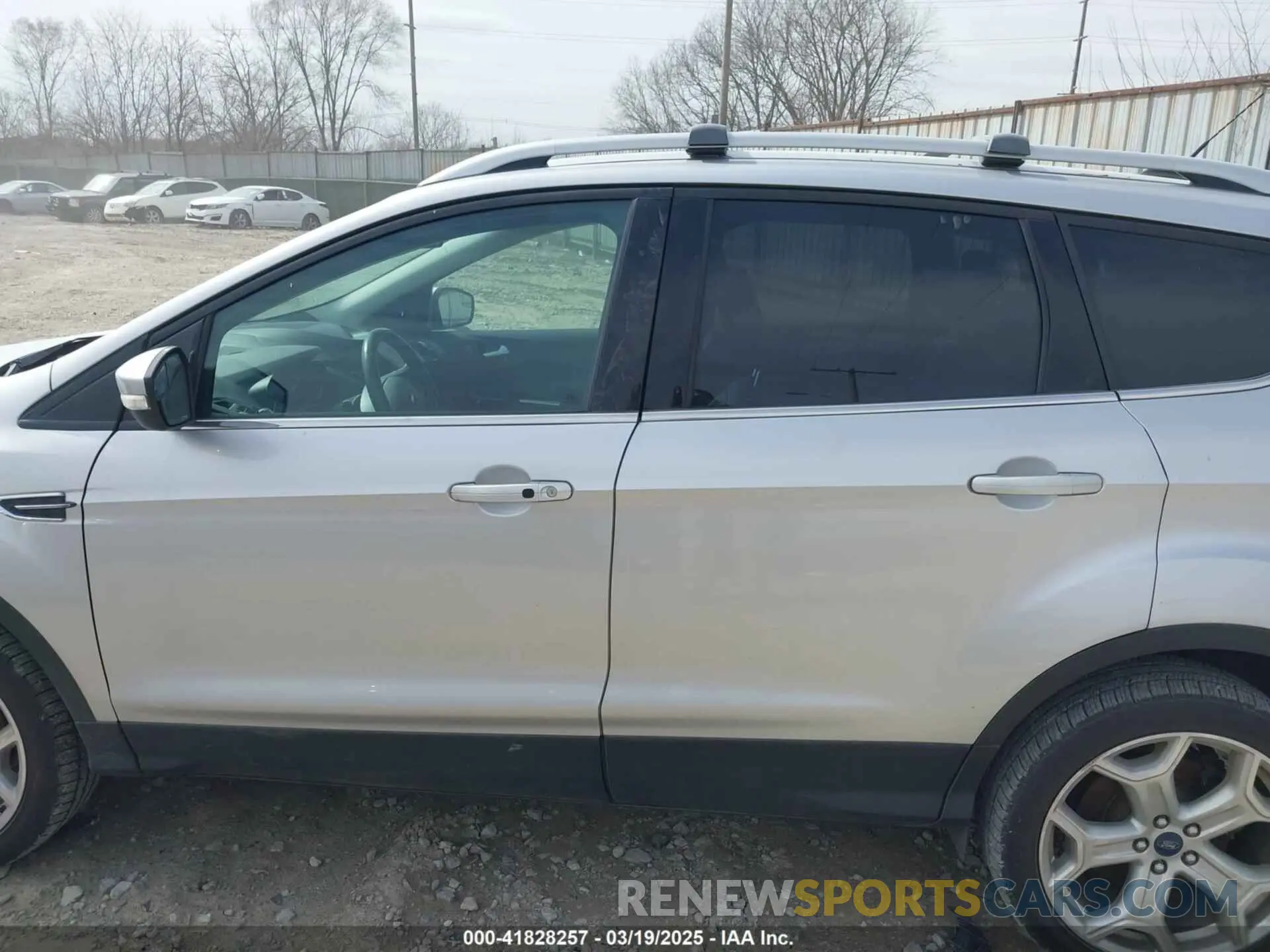 14 Фотография поврежденного автомобиля 1FMCU0J96KUA39858 FORD ESCAPE 2019