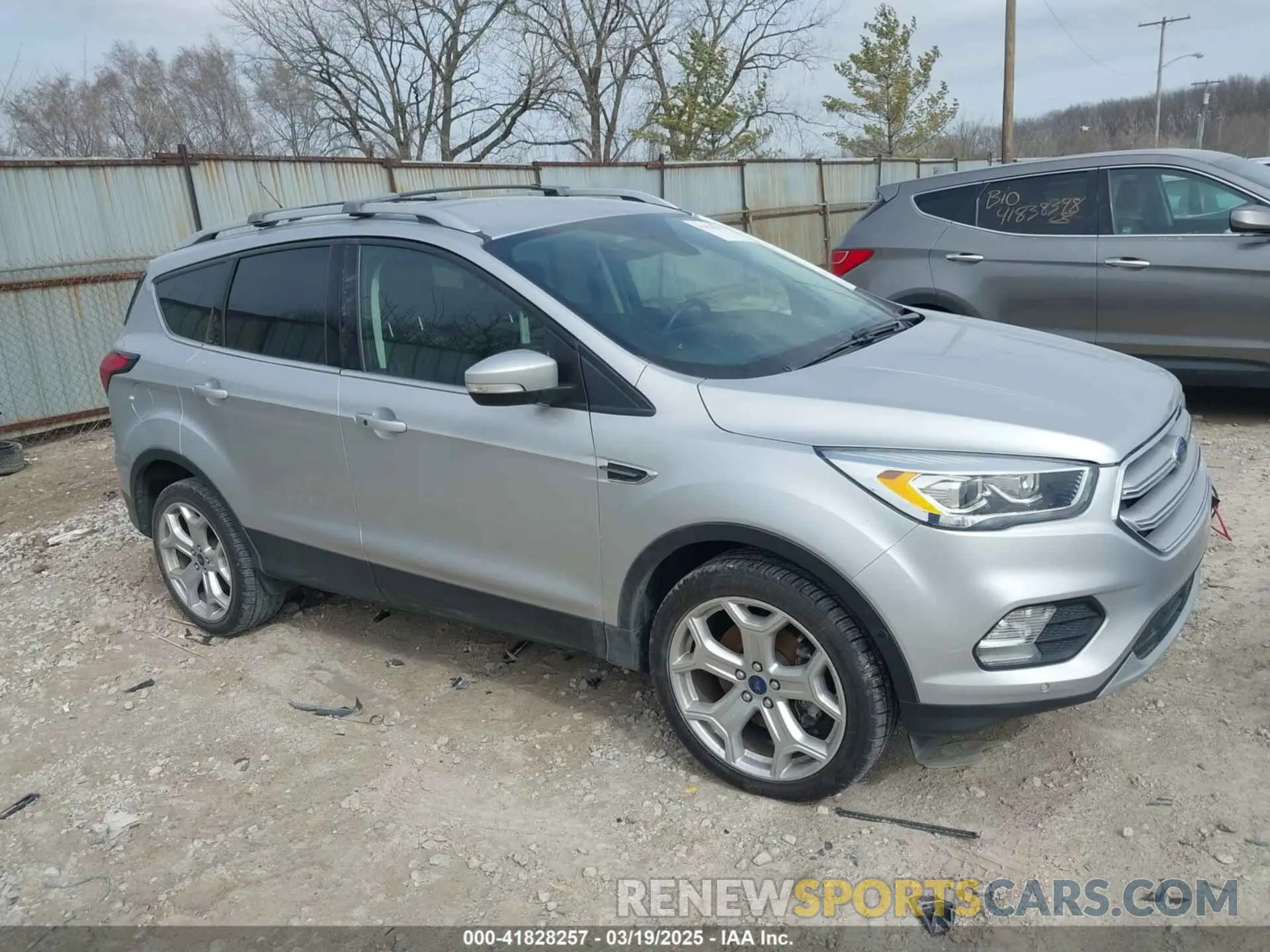 19 Фотография поврежденного автомобиля 1FMCU0J96KUA39858 FORD ESCAPE 2019