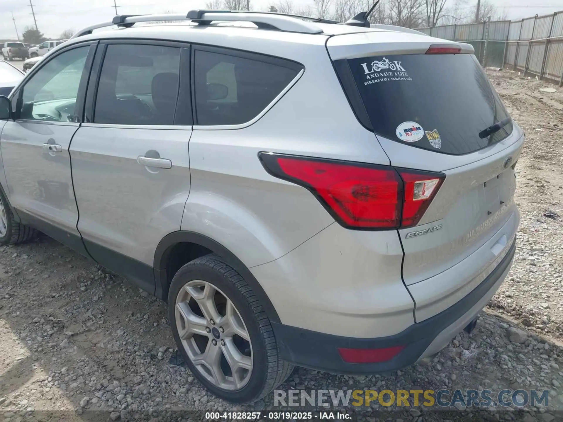 3 Фотография поврежденного автомобиля 1FMCU0J96KUA39858 FORD ESCAPE 2019