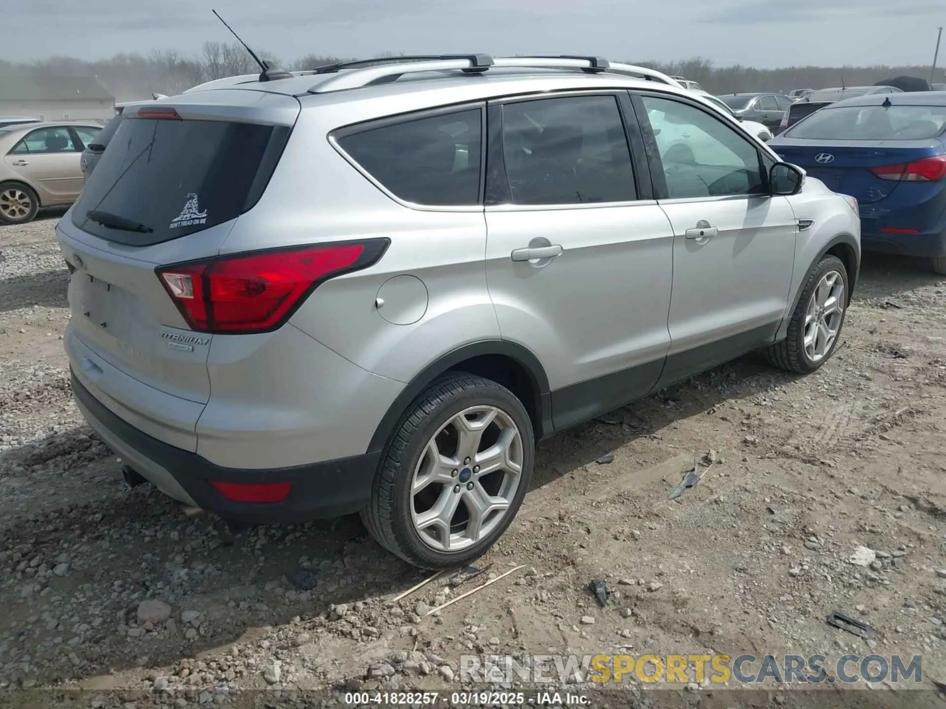 4 Фотография поврежденного автомобиля 1FMCU0J96KUA39858 FORD ESCAPE 2019