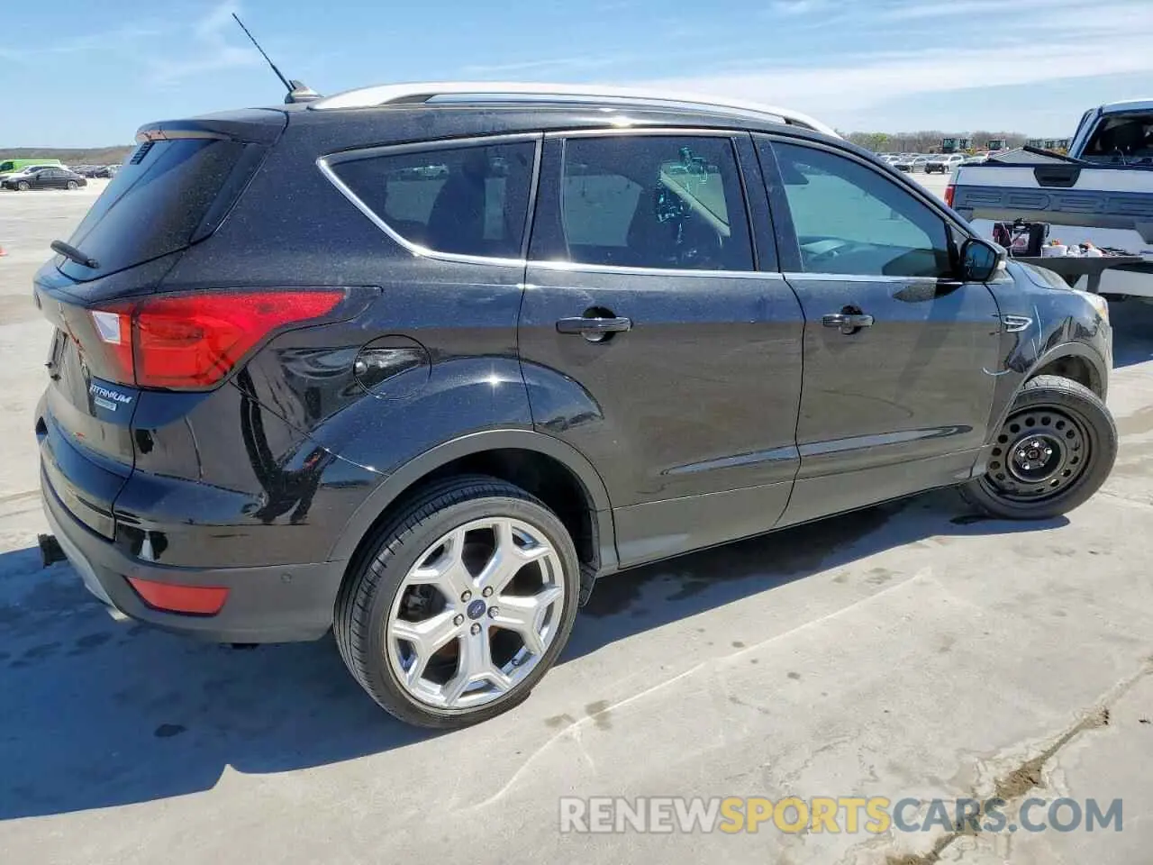3 Фотография поврежденного автомобиля 1FMCU0J99KUA41197 FORD ESCAPE 2019