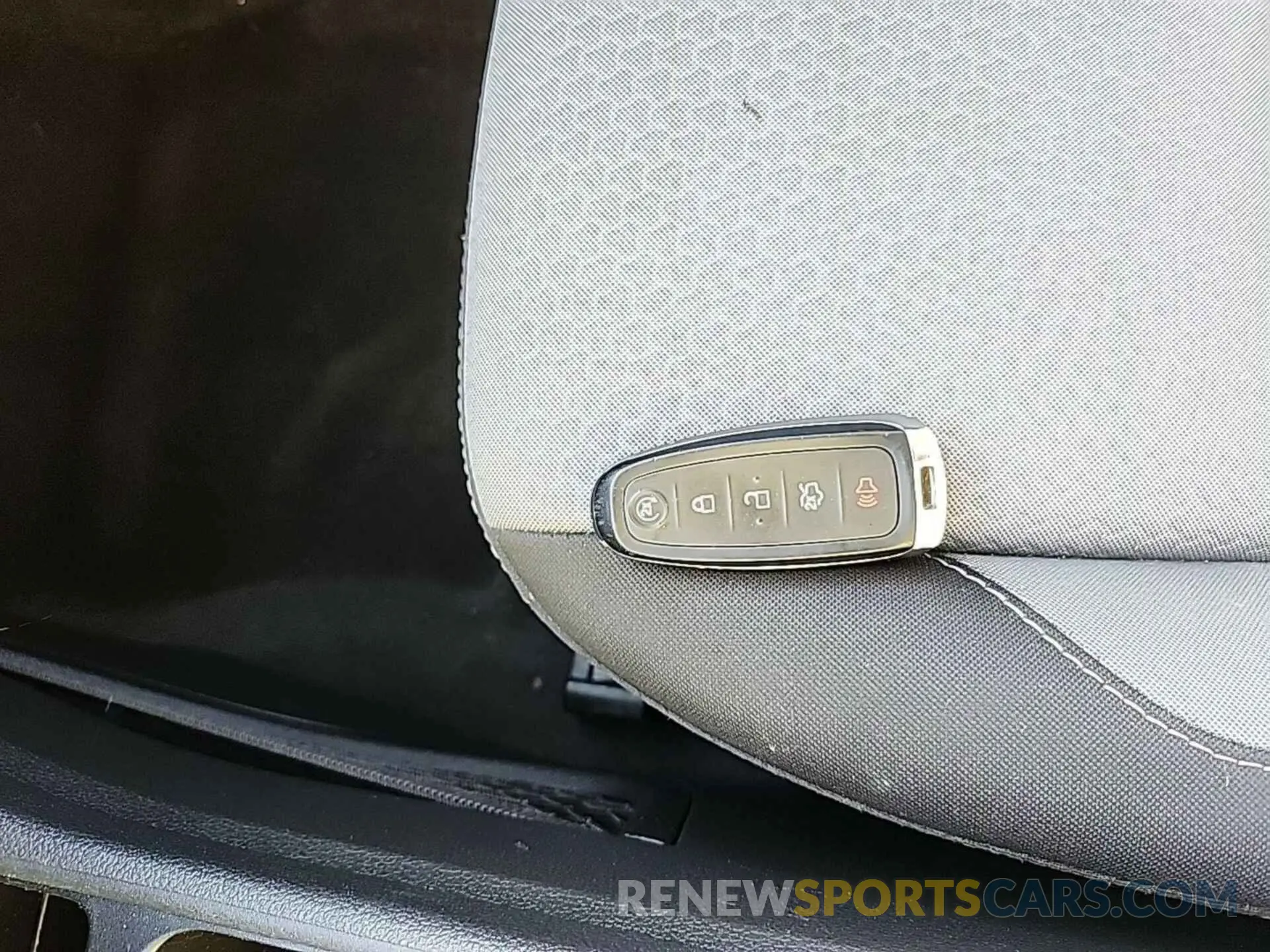 6 Фотография поврежденного автомобиля 1FMCU9G90KUB65290 FORD ESCAPE 2019