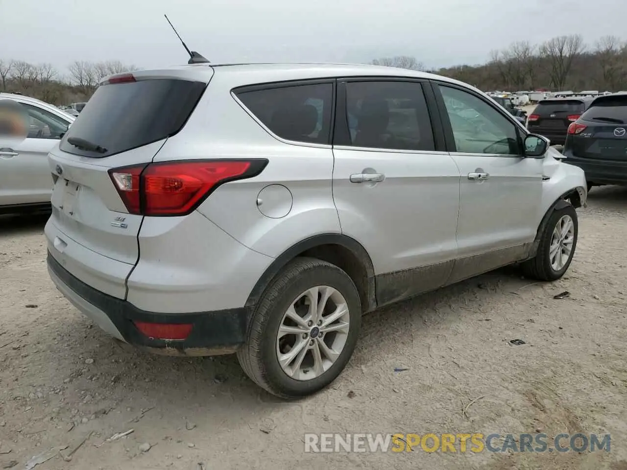 3 Фотография поврежденного автомобиля 1FMCU9G91KUC08552 FORD ESCAPE 2019