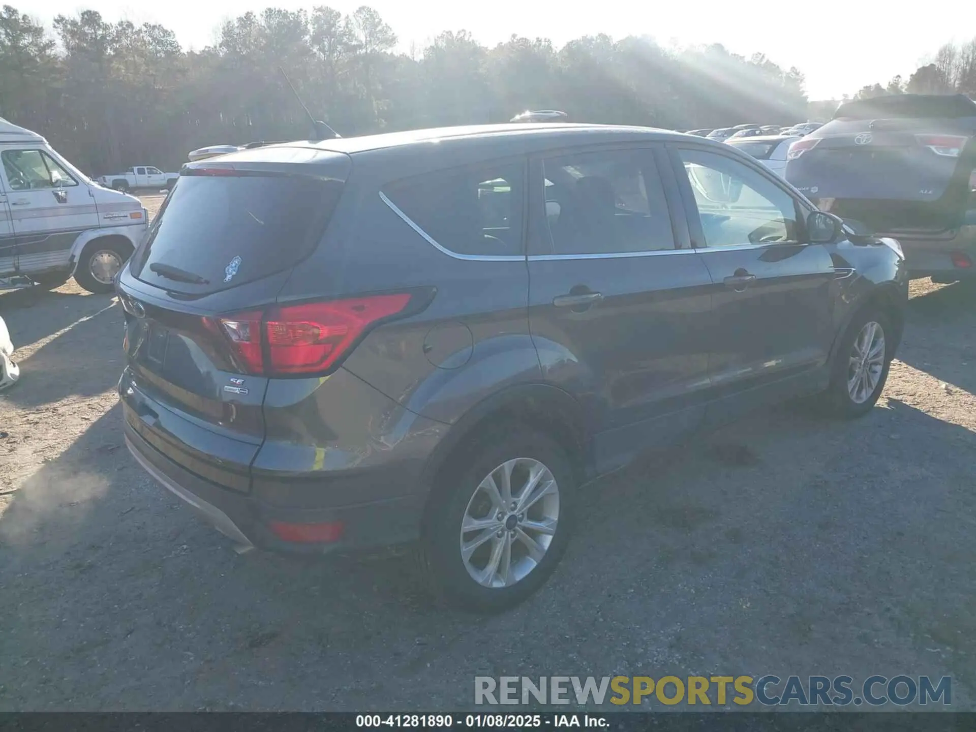 4 Photograph of a damaged car 1FMCU9G9XKUB66625 FORD ESCAPE 2019